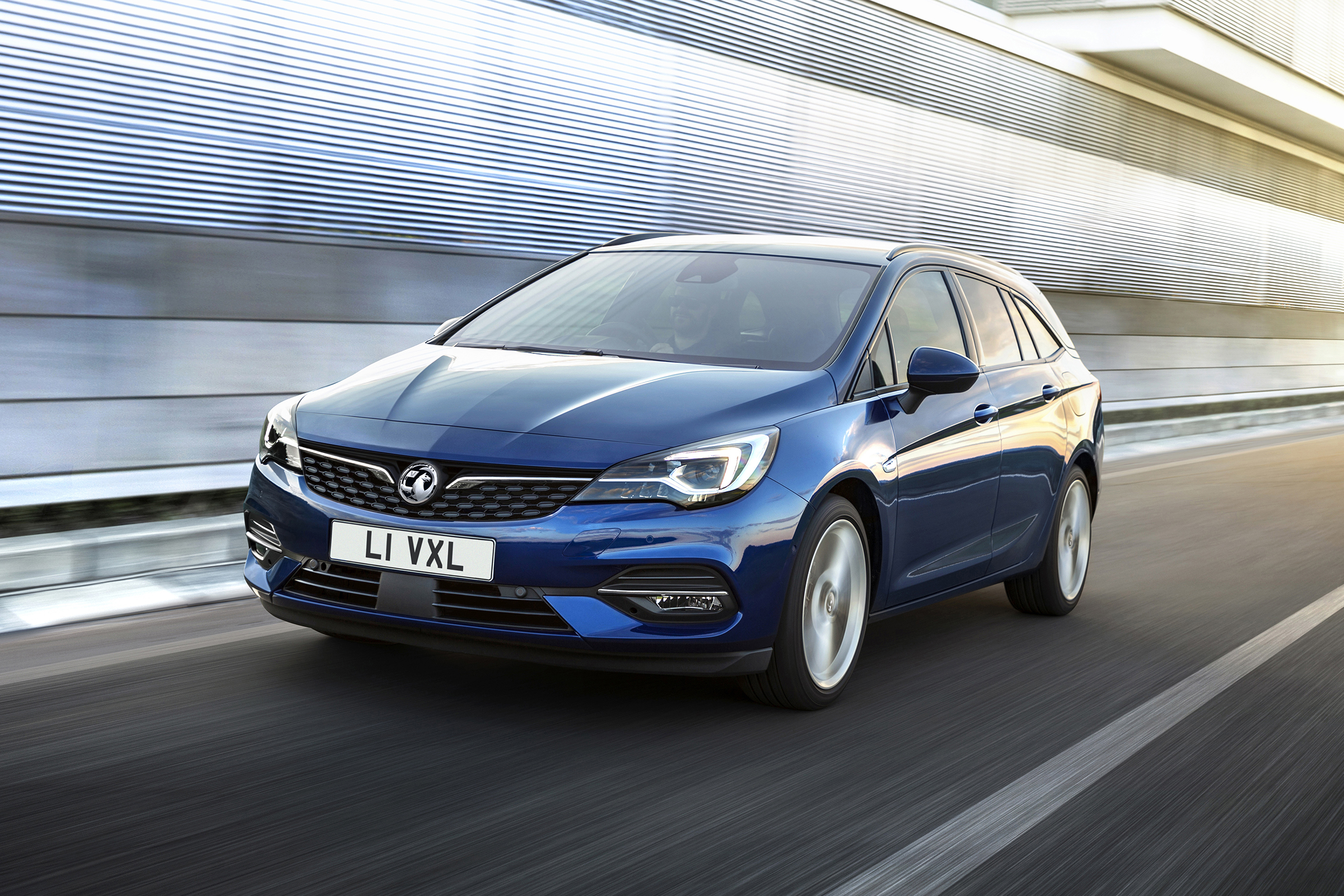 2019 Vauxhall Astra estate - front 3/4 dynamic