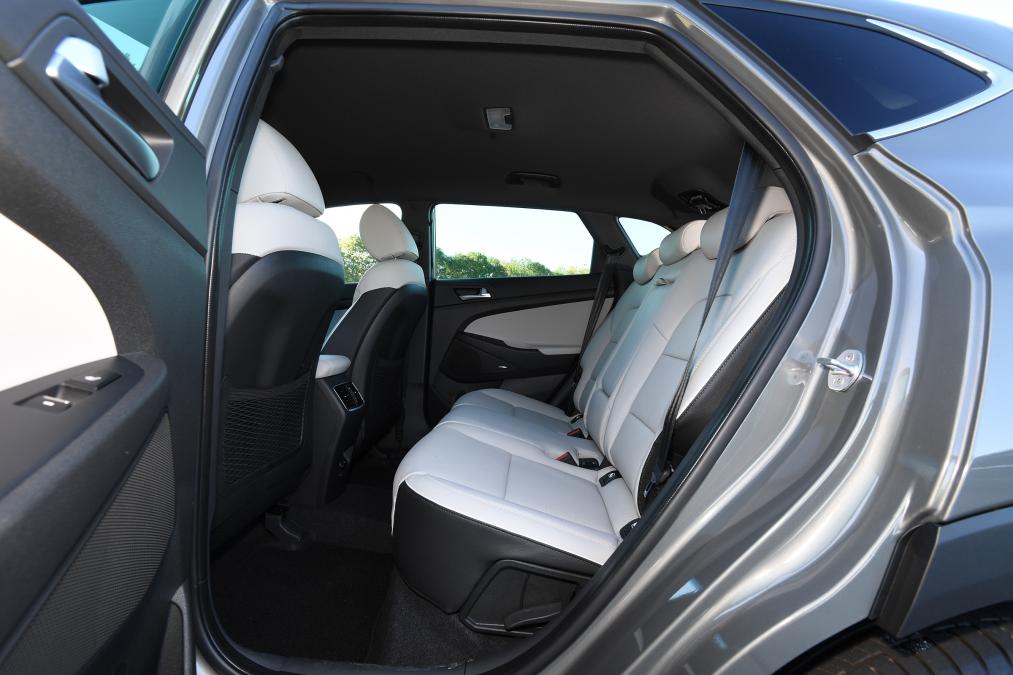 Hyundai Tucson Premium - rear seats