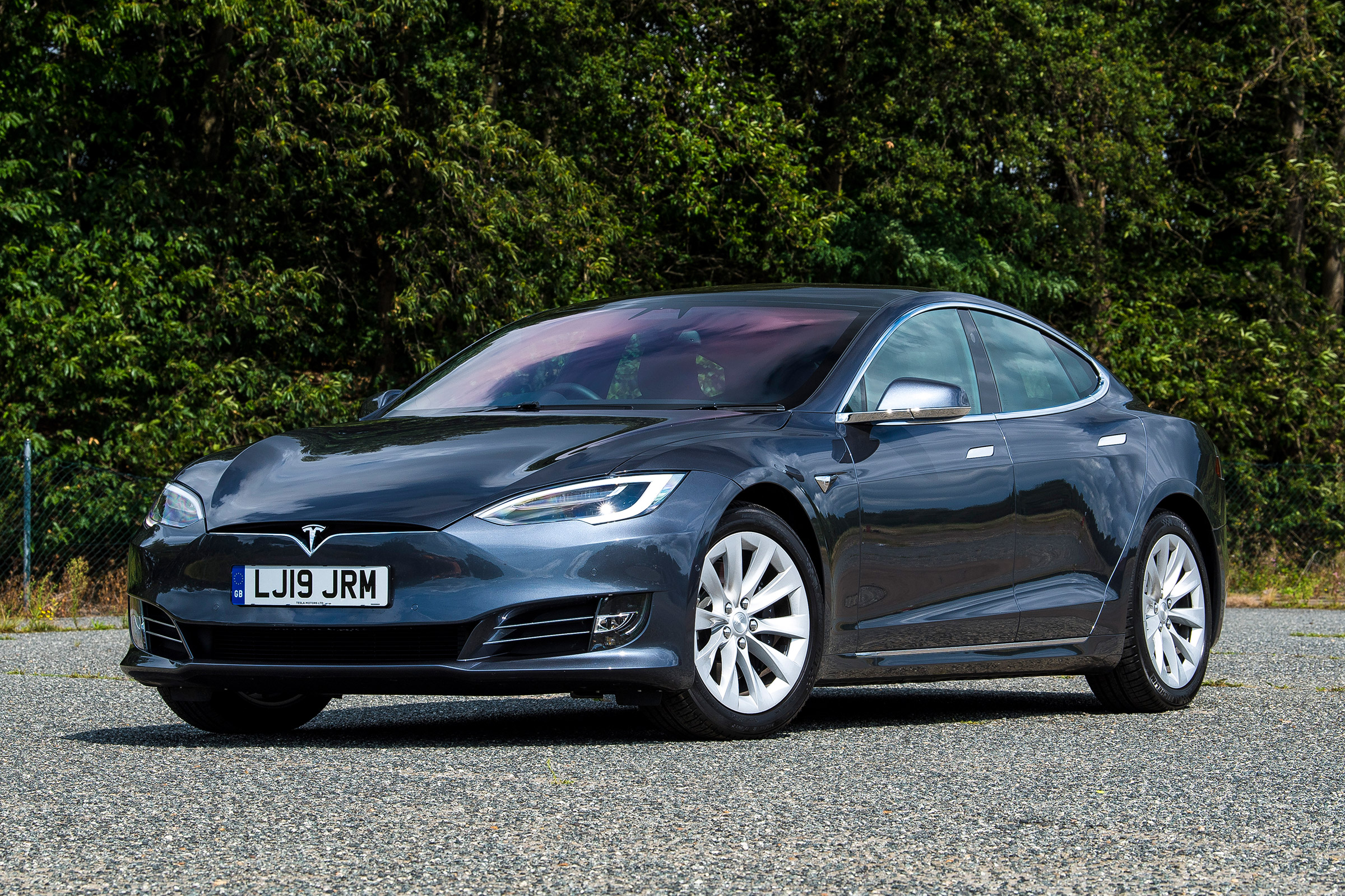 Tesla Model S saloon front 3/4 static