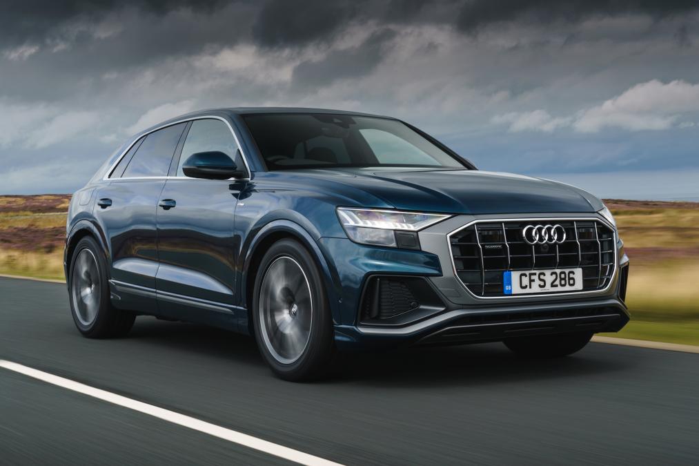 Audi Q8 S line - front 3/4 driving