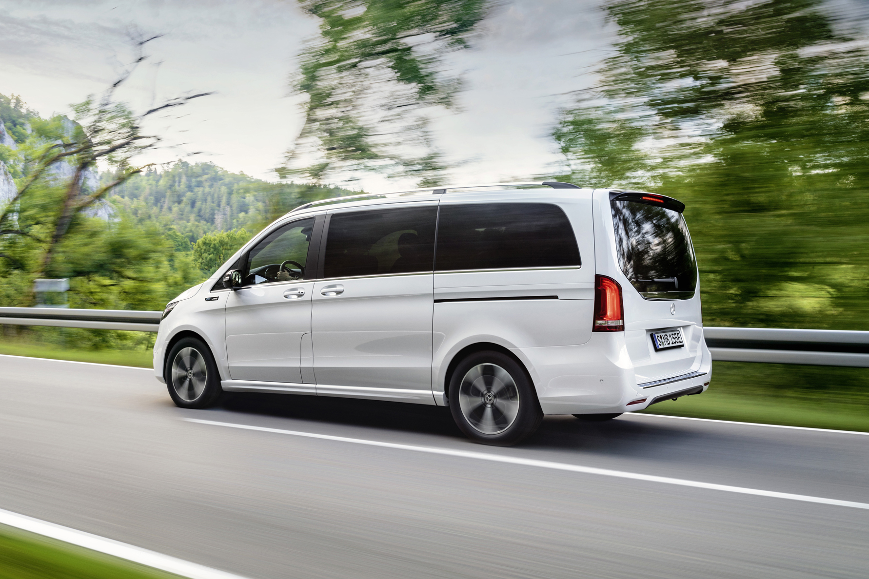 Mercedes EQV - rear 3/4 dynamic