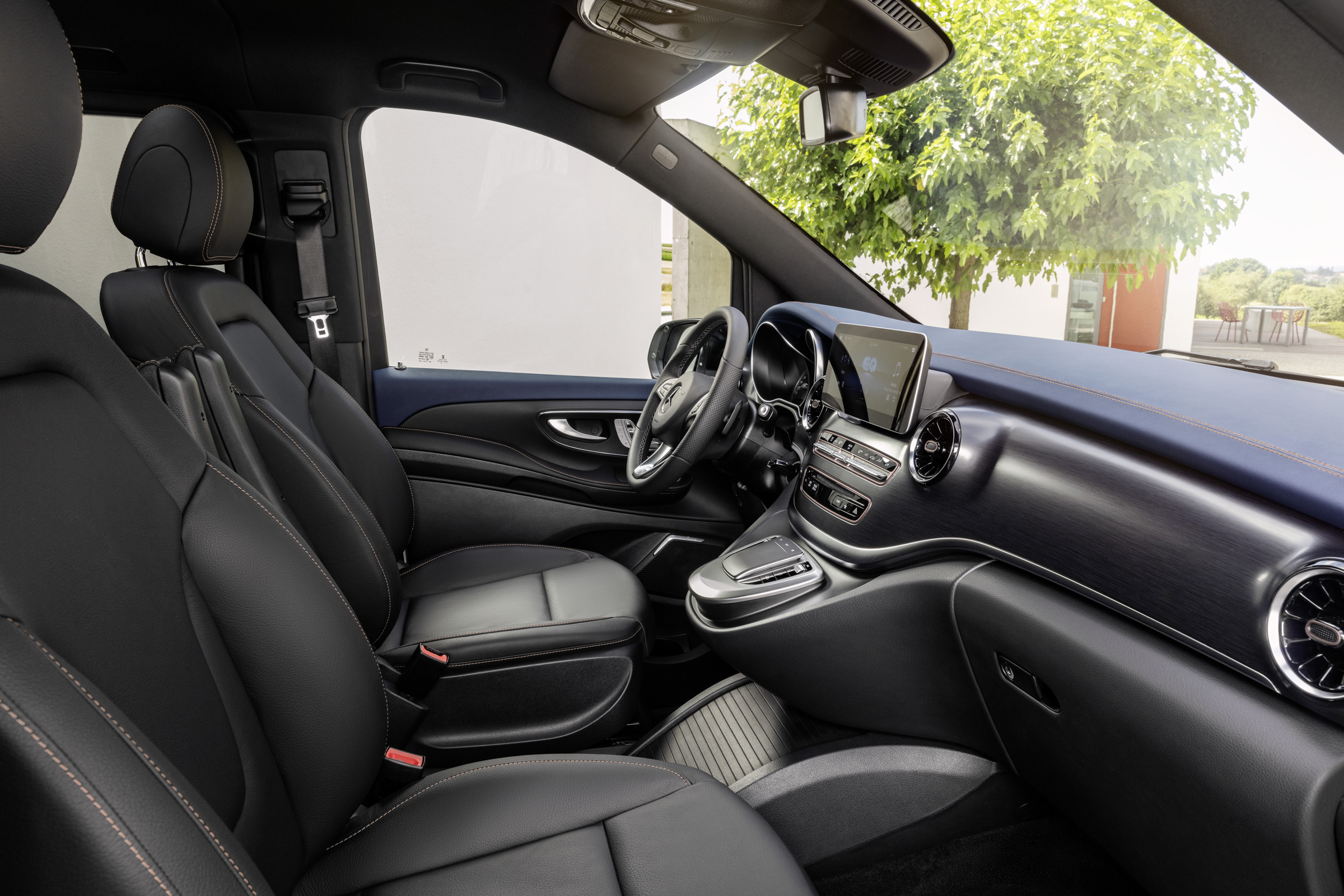 Mercedes EQV - interior side view