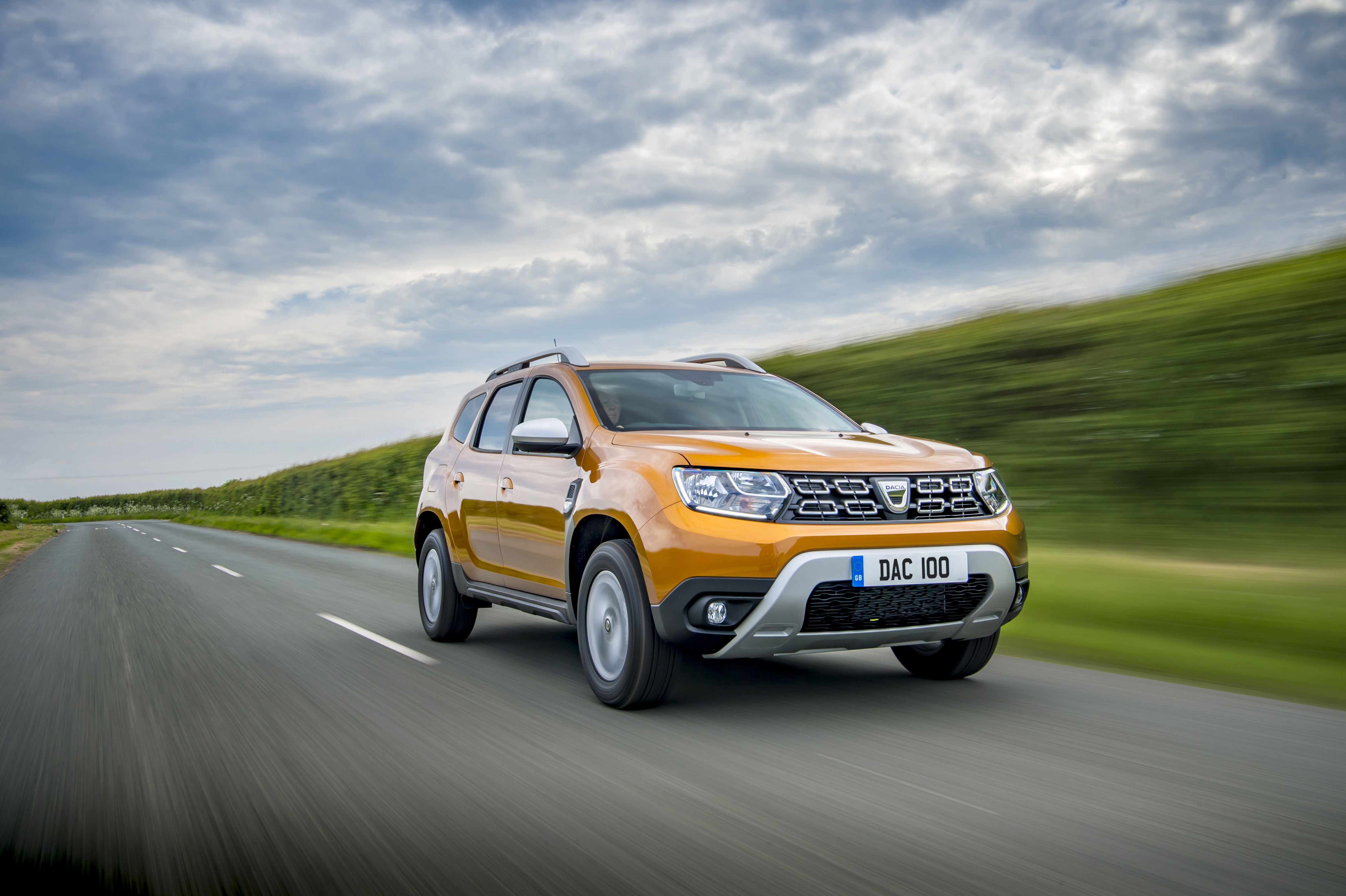 Dacia Duster 1.0-litre 100 TCe - Front 3/4 dynamic shot