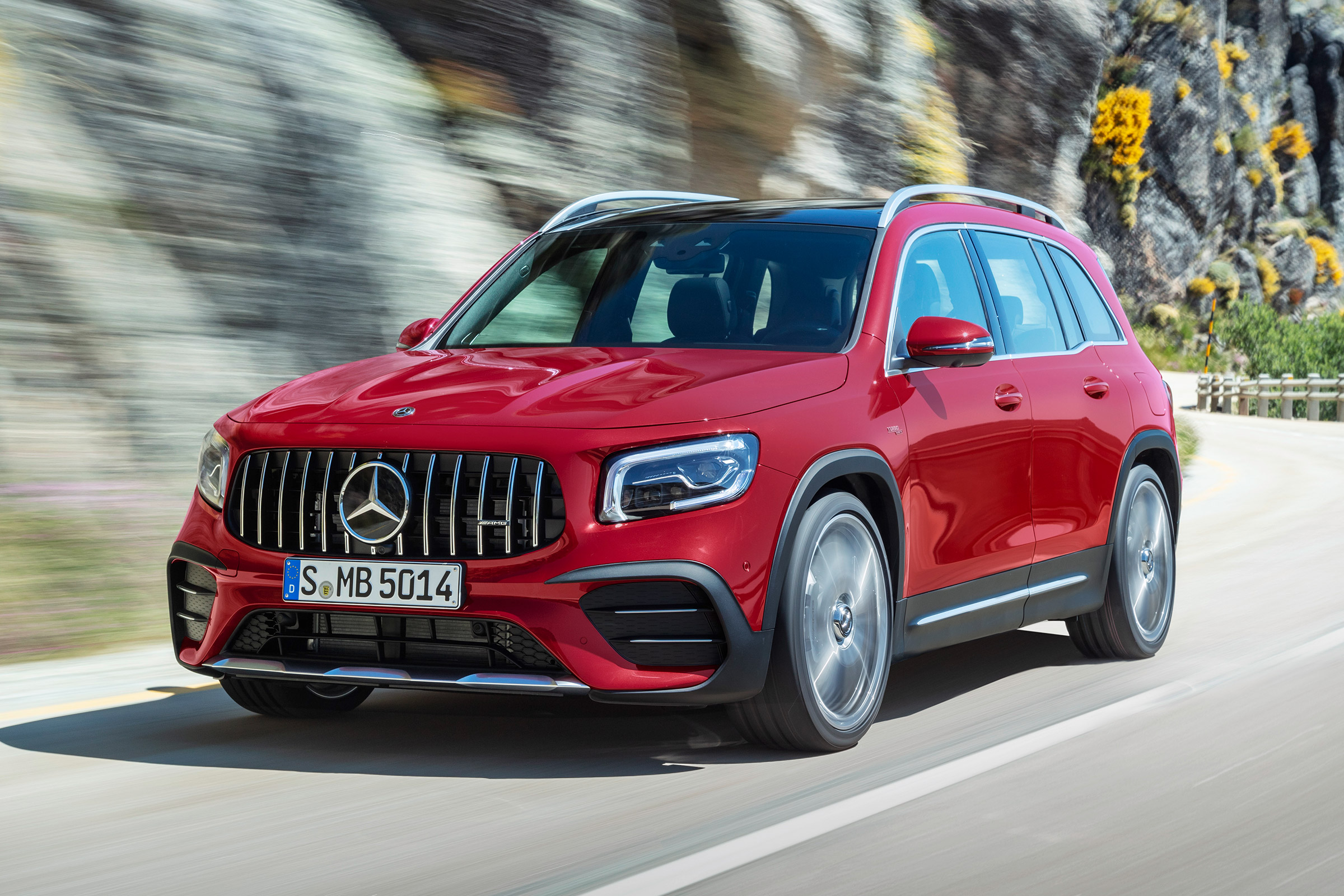 2020 Mercedes-AMG GLB 35 - front 3/4 dynamic 