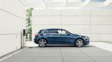 Mercedes A250e charging