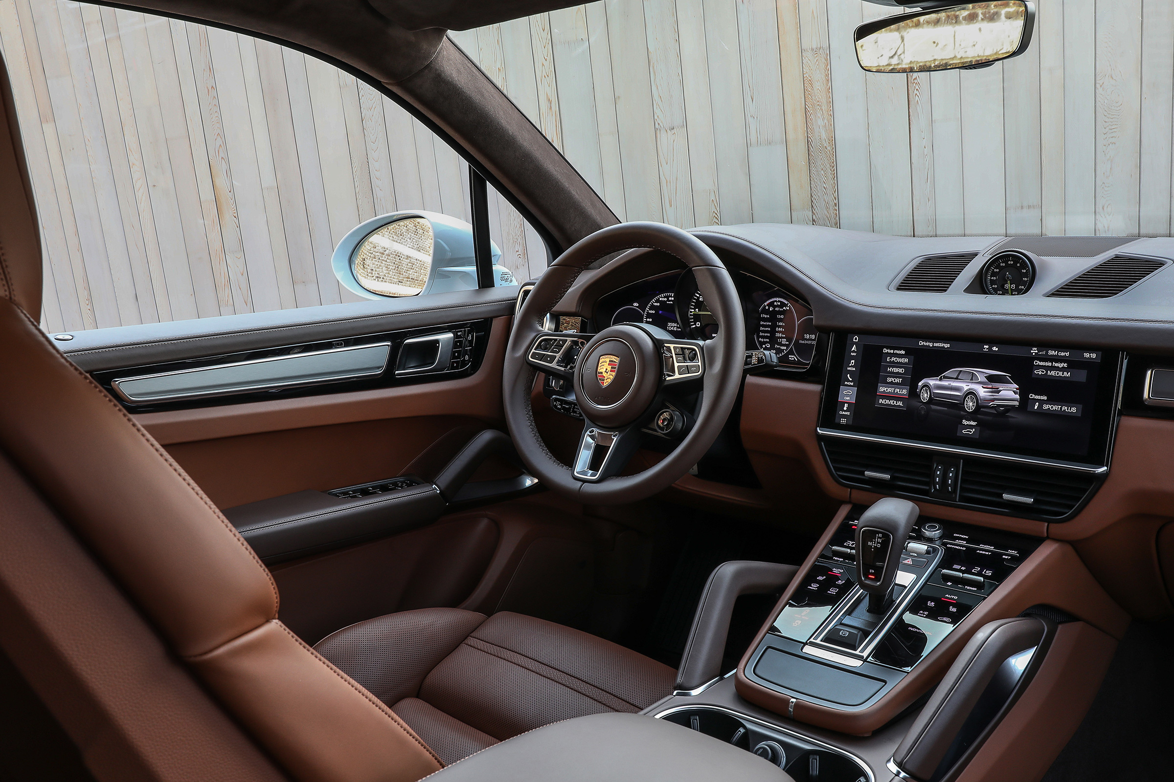Porsche Cayenne Turbo S E-Hybrid interior