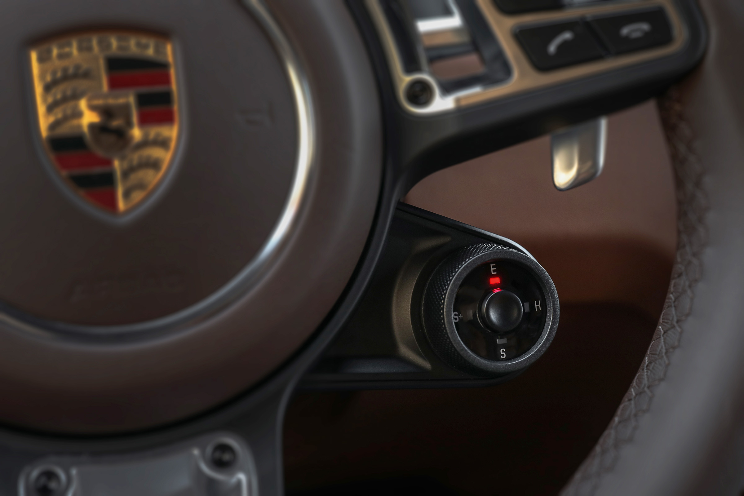 Porsche Cayenne Turbo S E-Hybrid drive selector