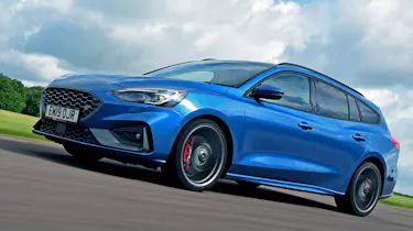 Ford Focus ST Estate front 3/4 tracking
