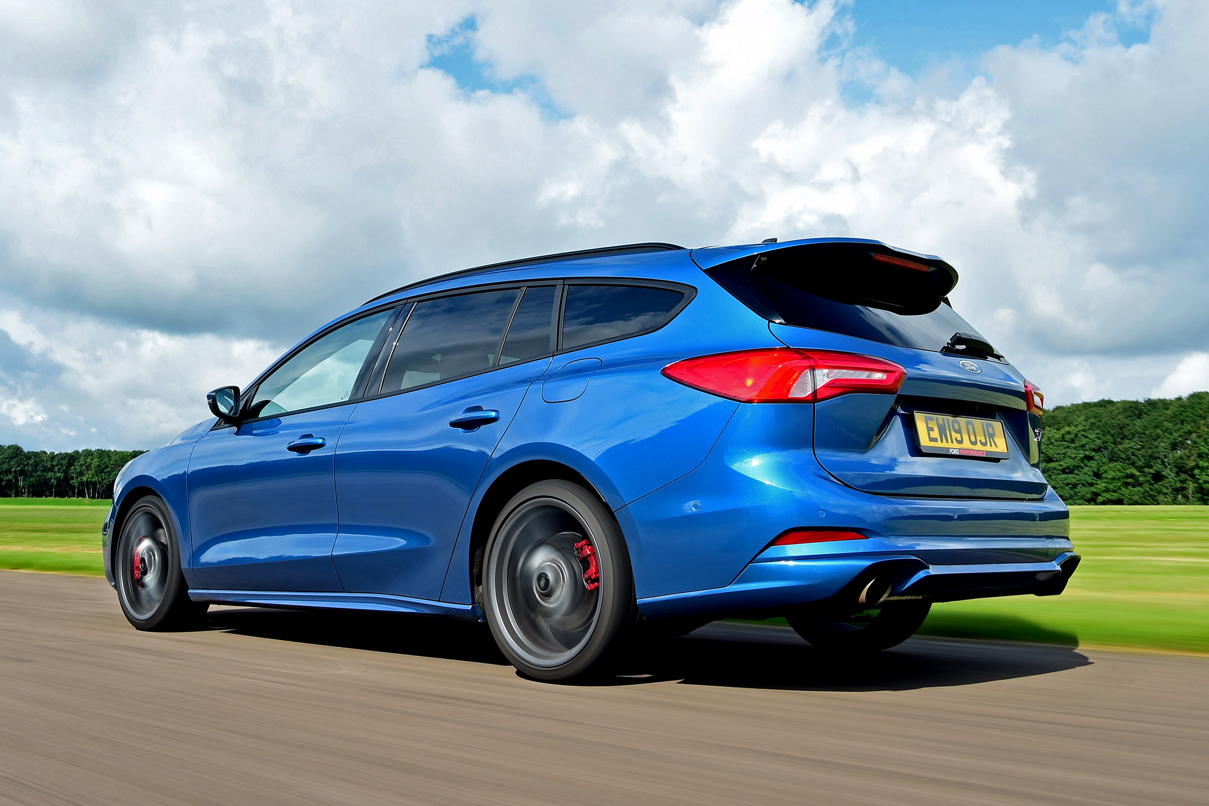 Ford Focus ST Estate rear 3/4 tracking
