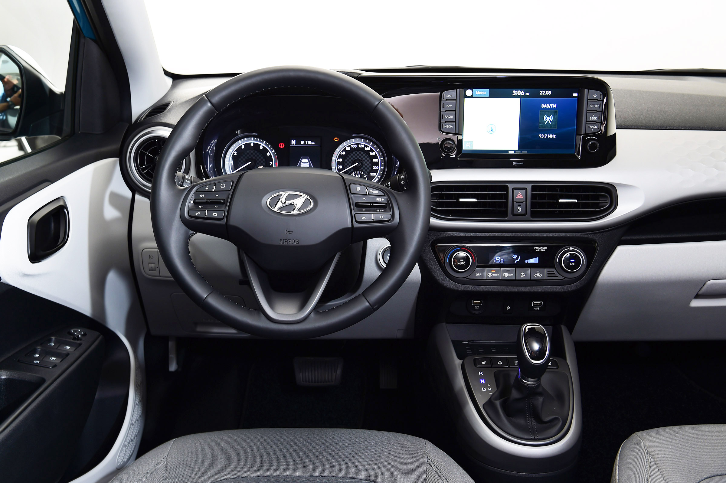 2020 Hyundai i10 interior