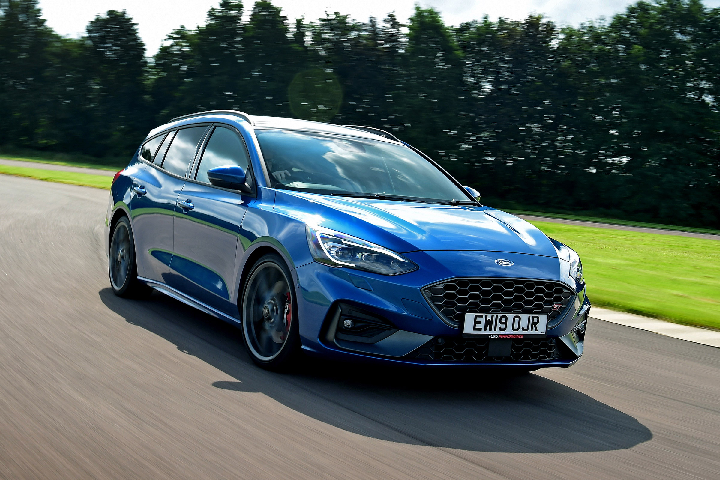 Ford Focus ST Estate front tracking