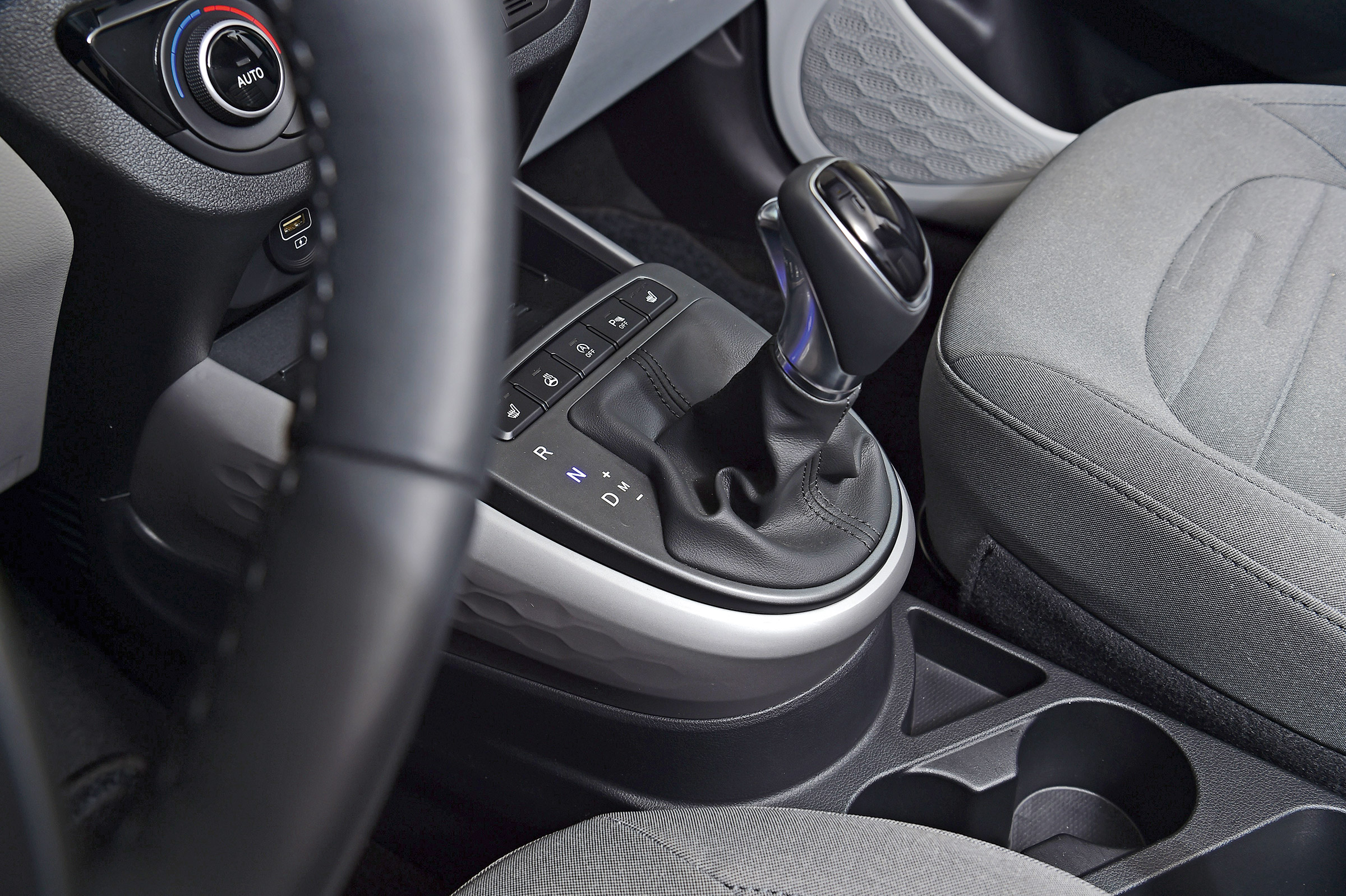 2020 Hyundai i10 gear lever