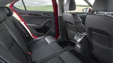 2019 Skoda Superb facelift - rear seat space