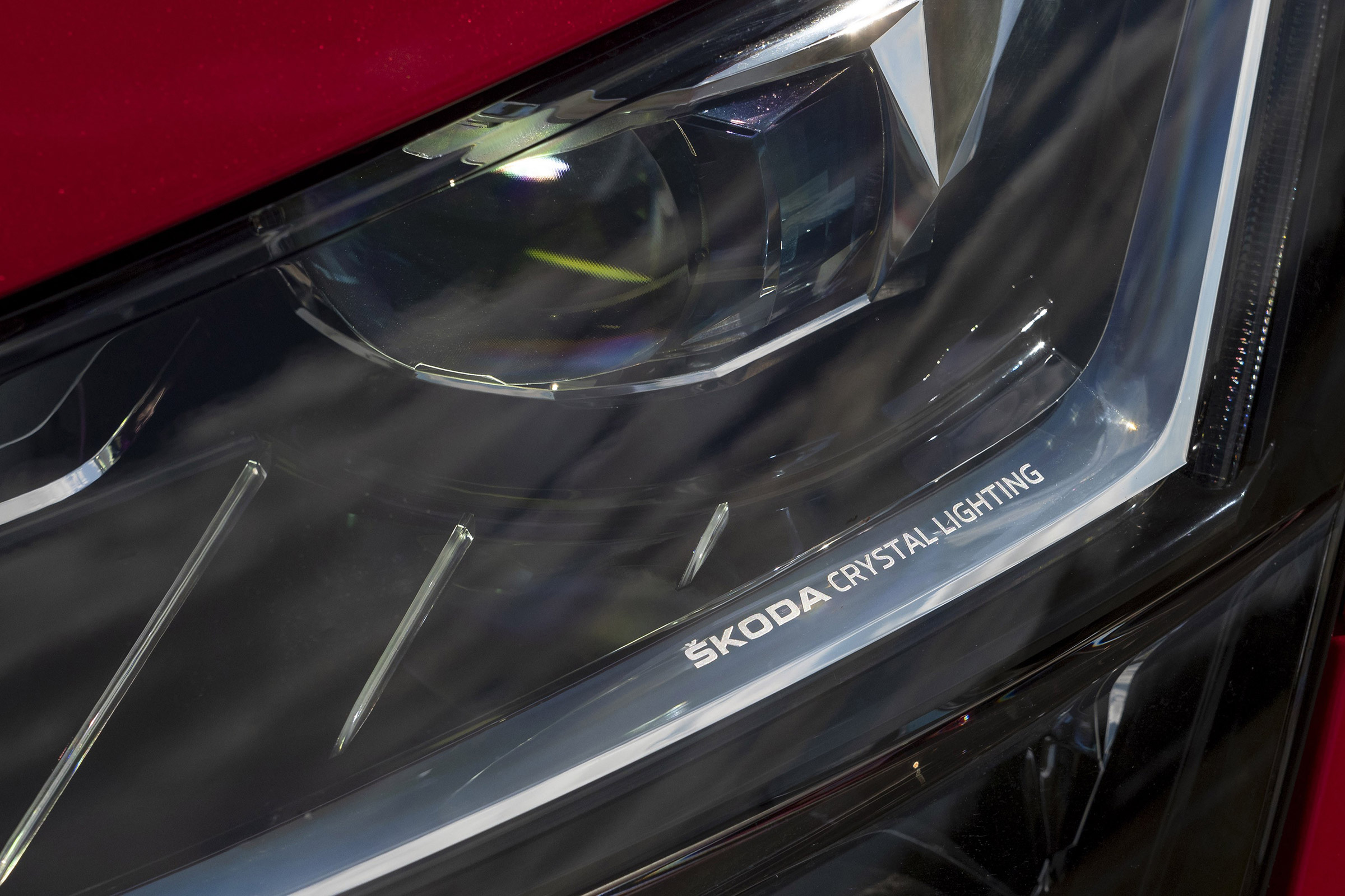 2019 Skoda Superb facelift - headlight detail