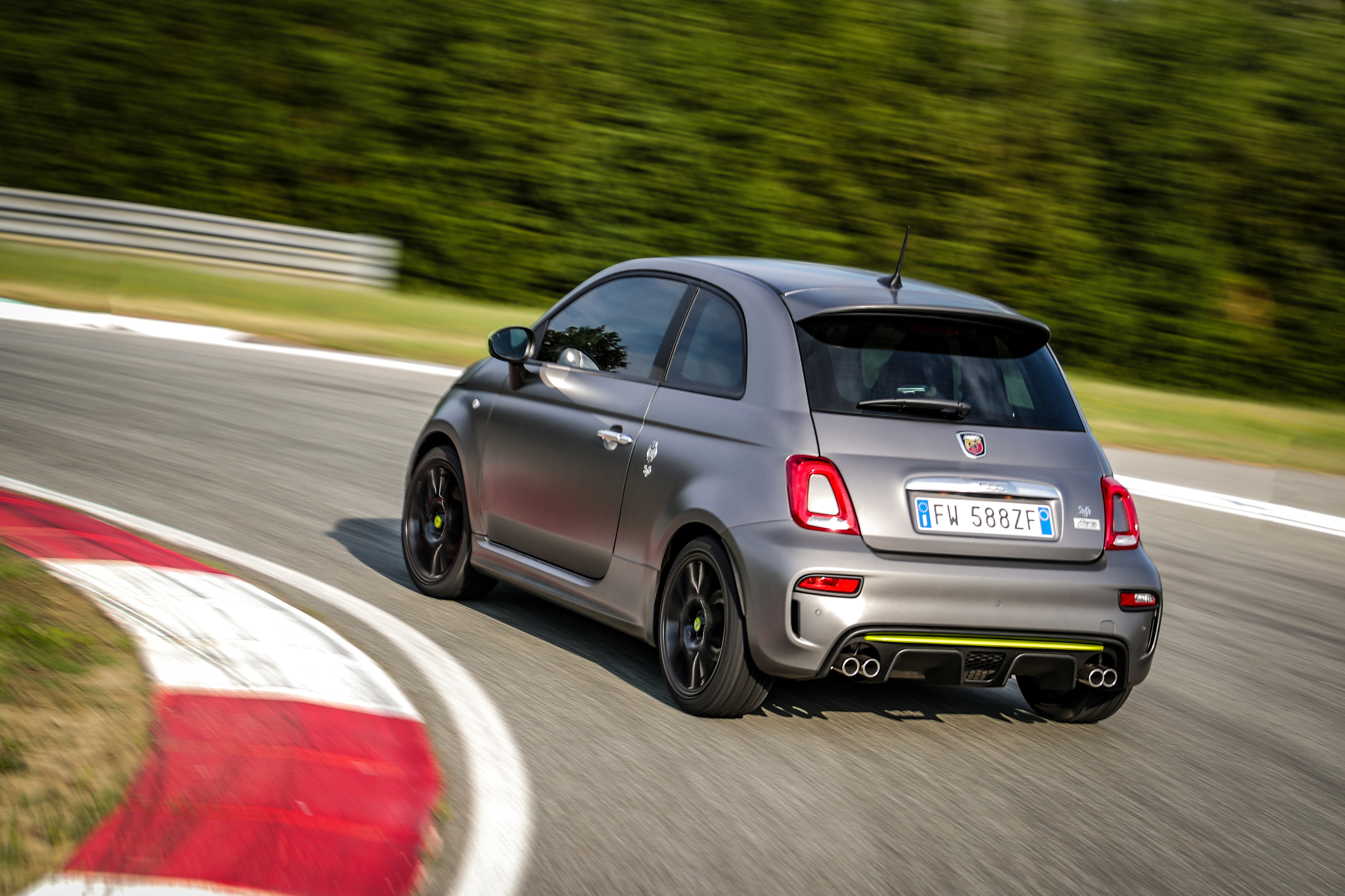 Abarth 595 Pista - dynamic rear 3/4