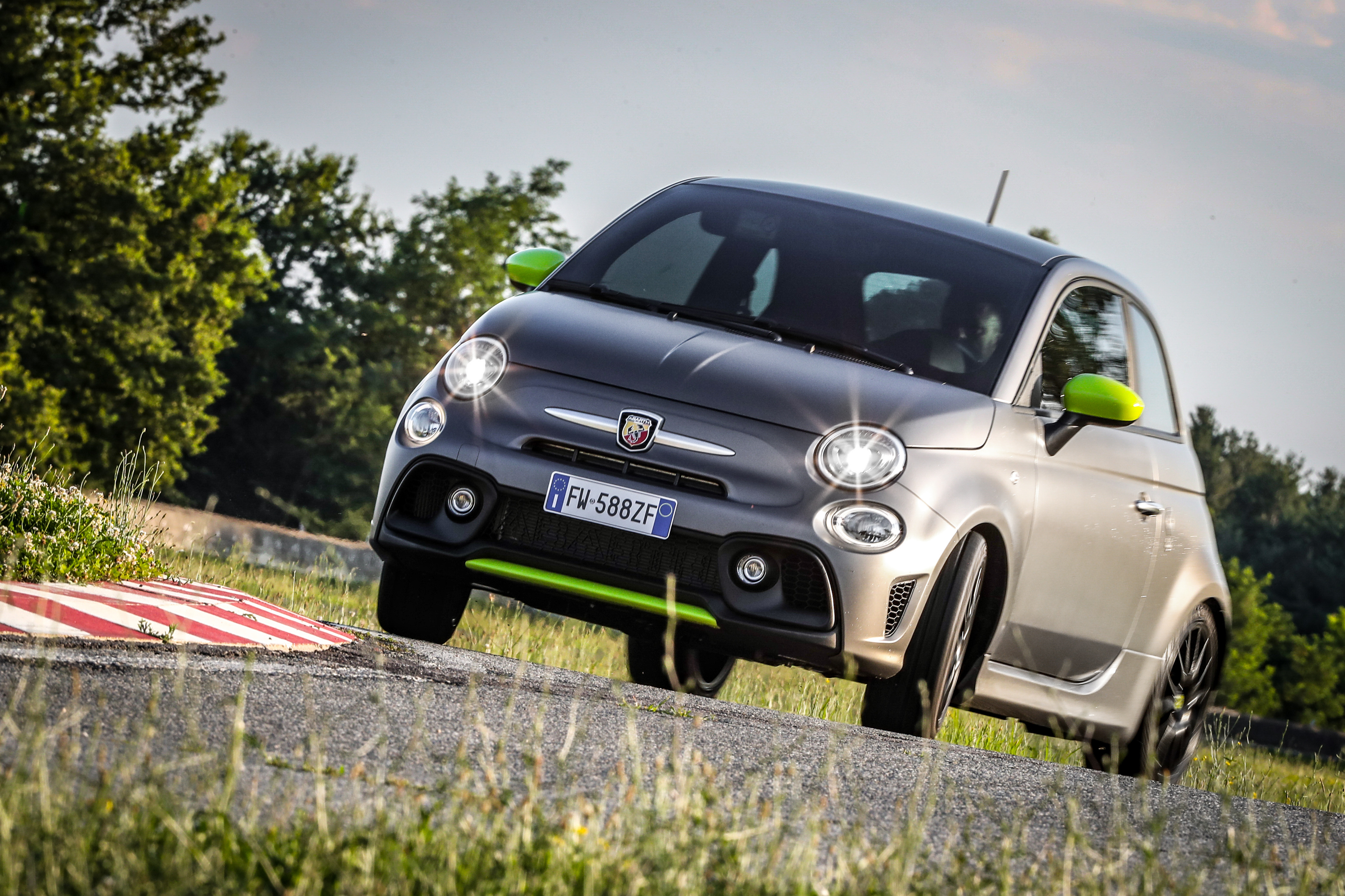 Abarth 595 Pista - Front 3/4 dynamic with tail out