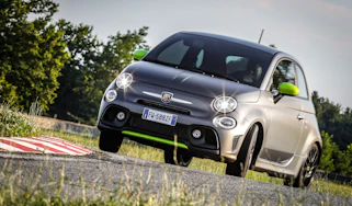 Abarth 595 Pista - Front 3/4 dynamic with tail out