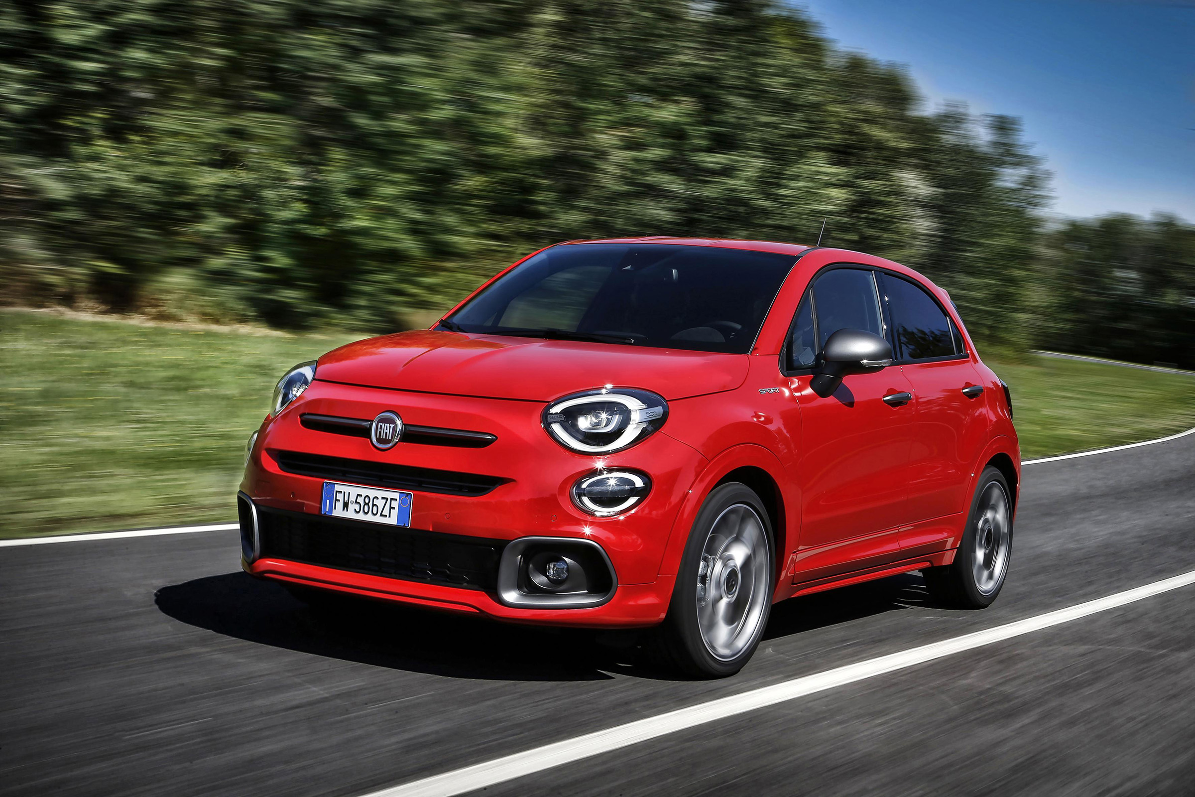 Fiat 500X Sport driving