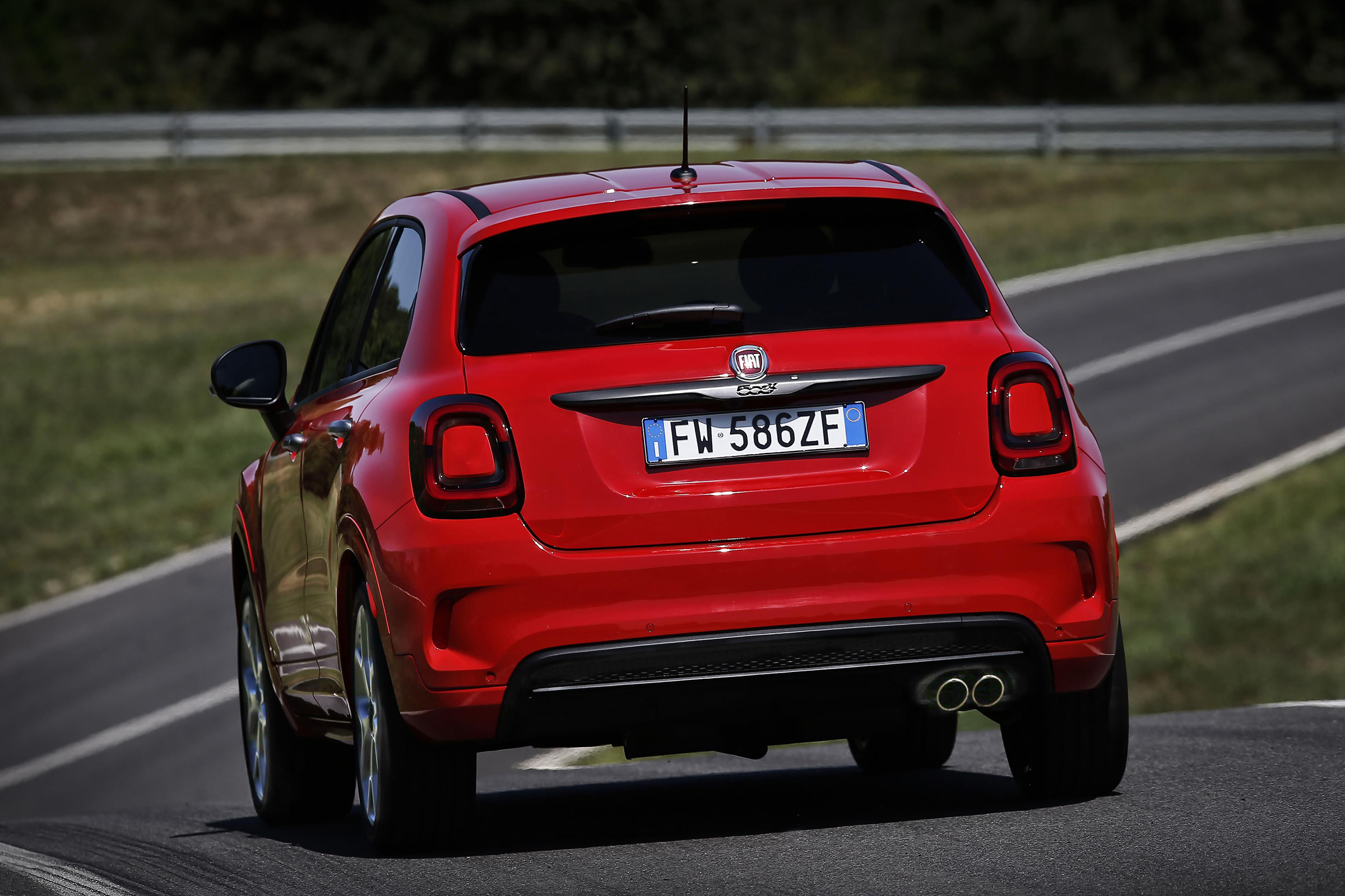 Fiat 500X Sport rear - driving