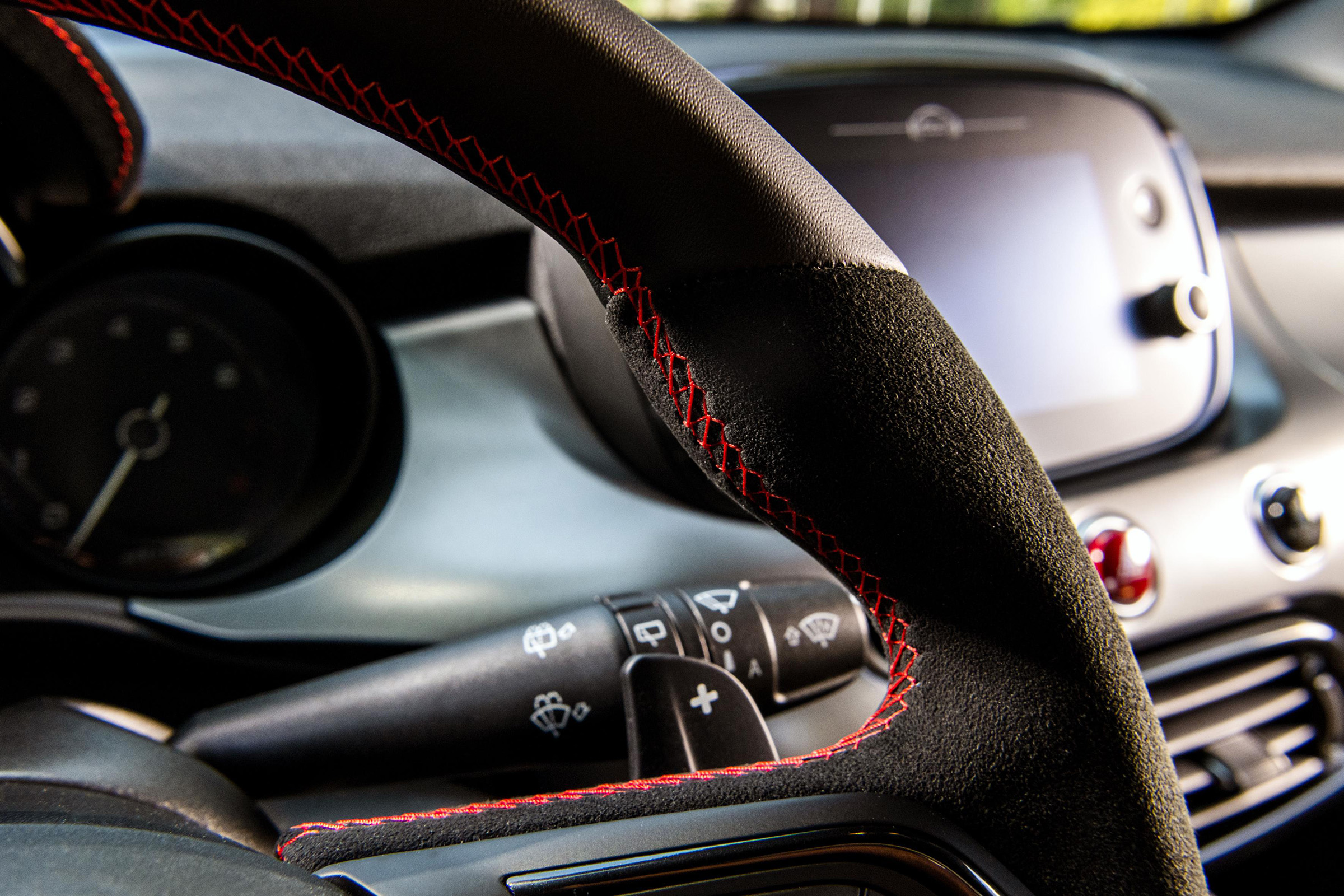 Fiat 500X Sport steering wheel detail