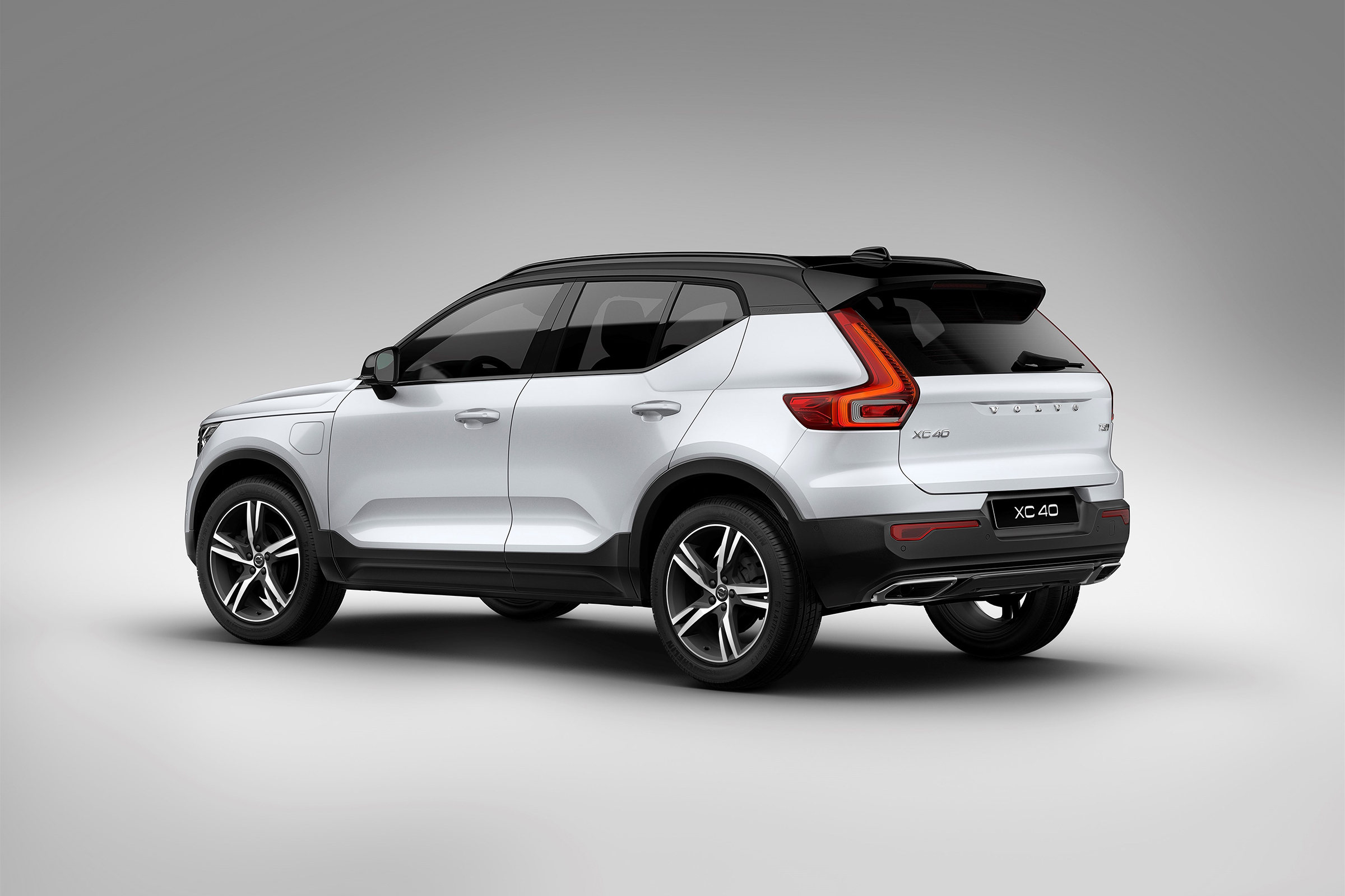 Volvo XC40 hybrid rear side view