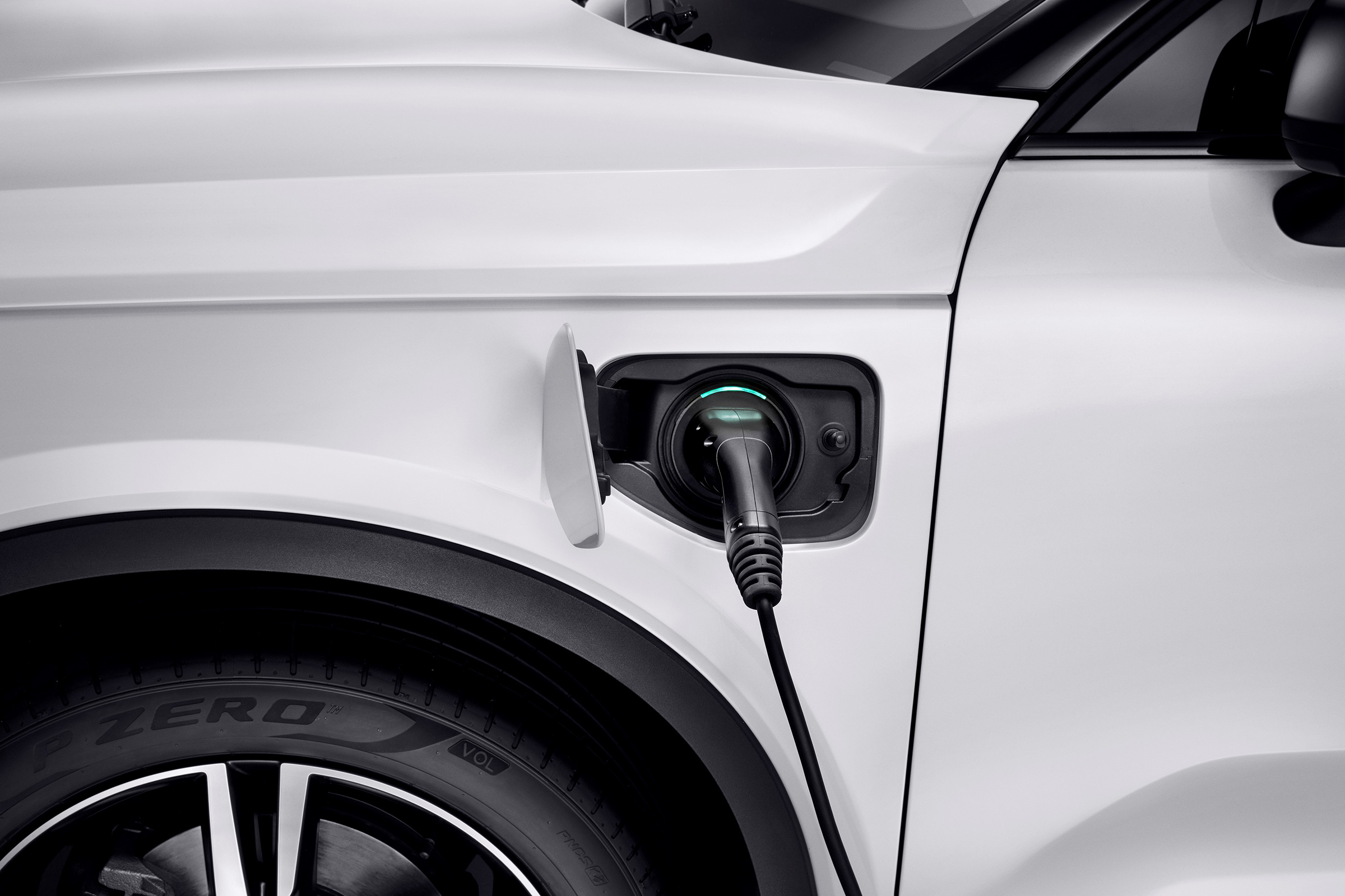 Volvo XC40 hybrid - charging point