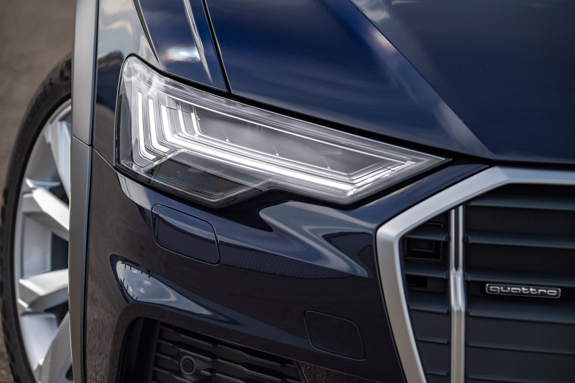 Audi A6 Allroad quattro estate headlights