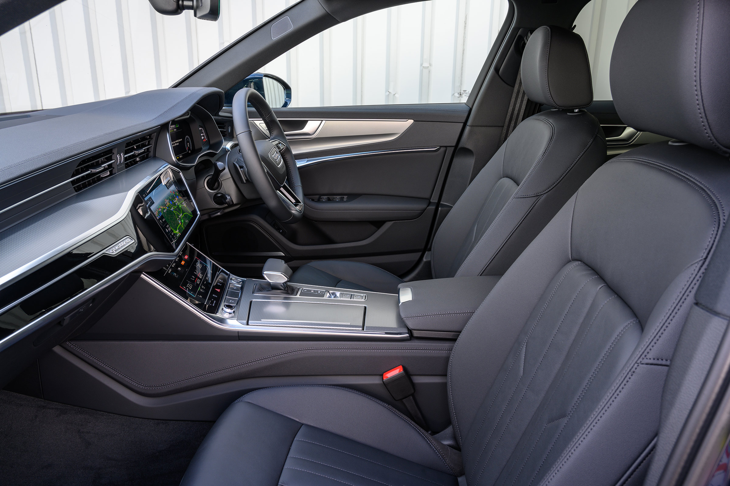Audi A6 Allroad quattro estate front seats