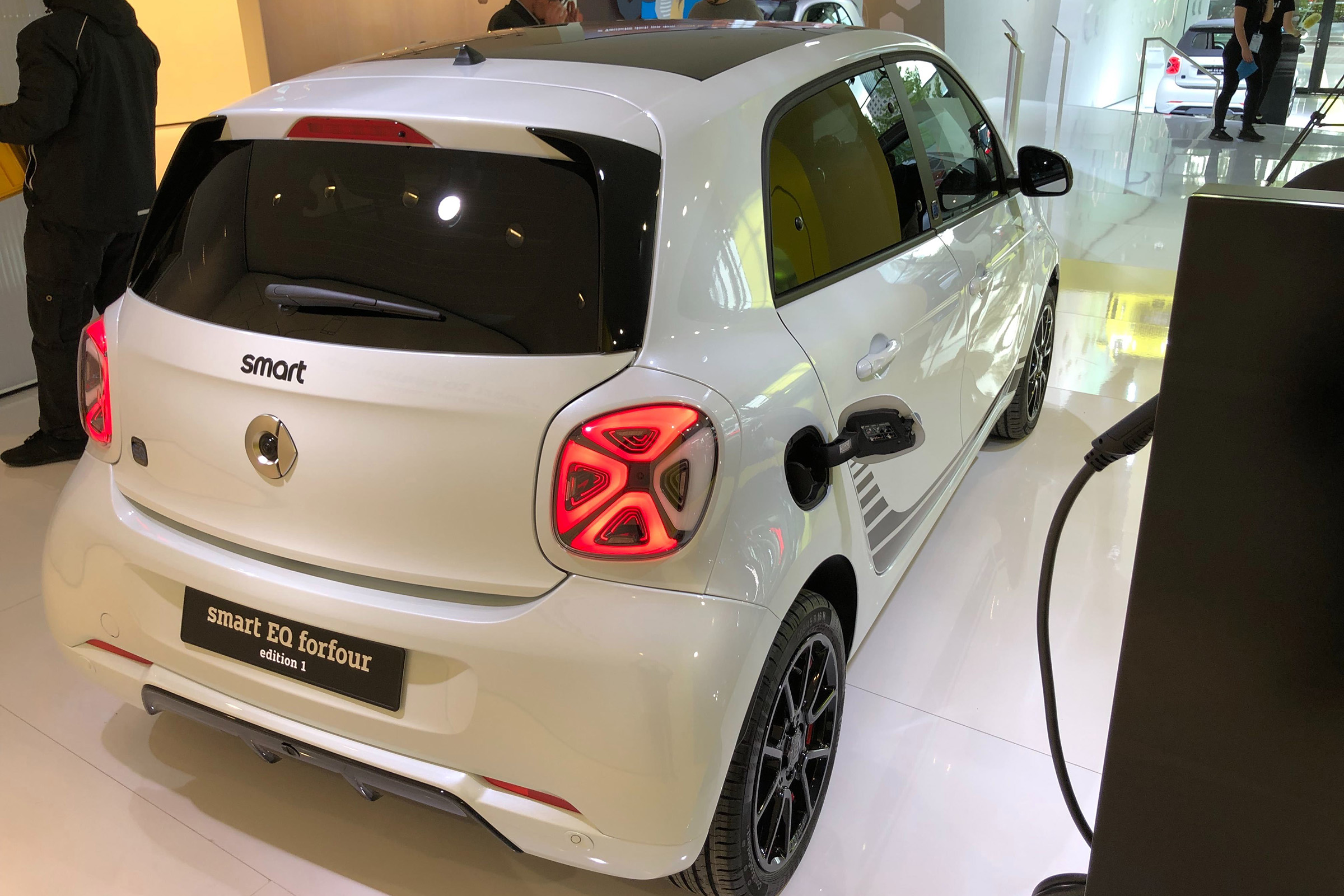 Smart EQ ForFour charging