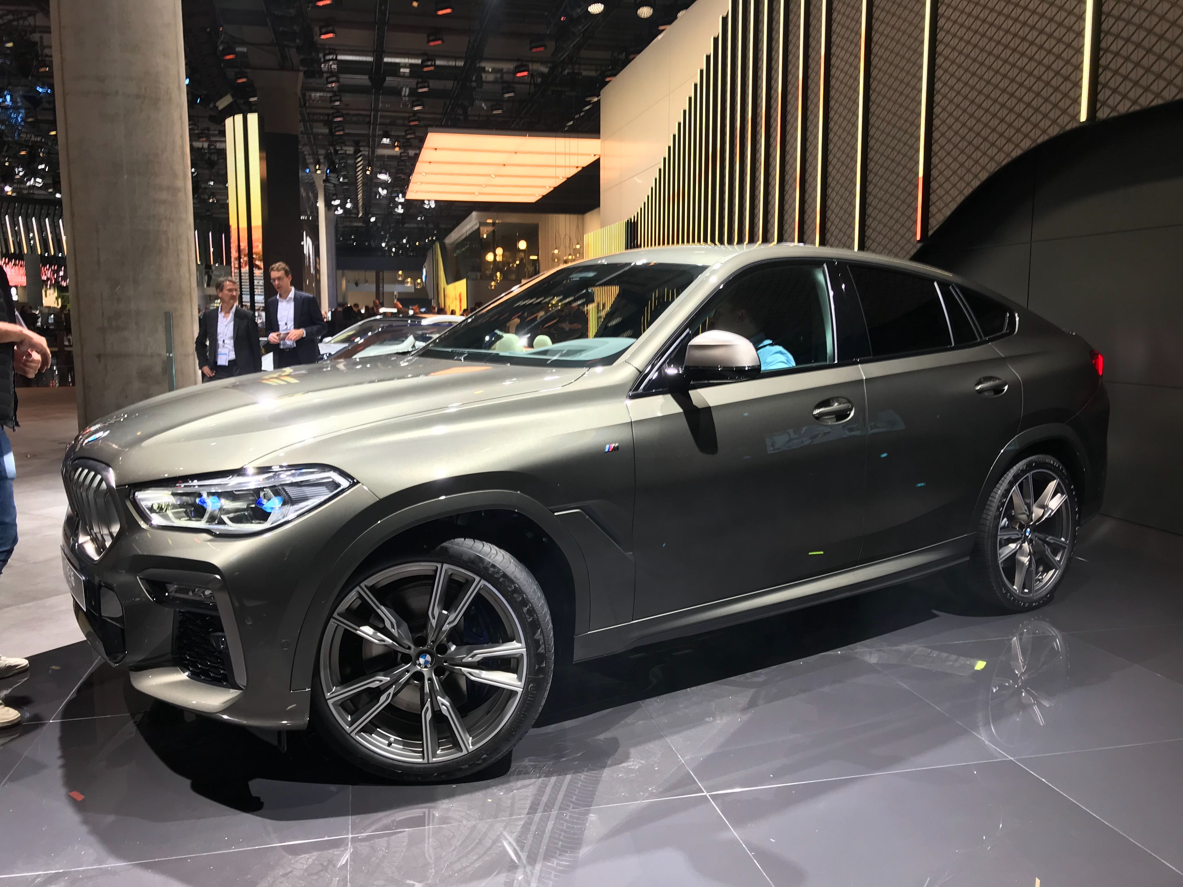 2020 BMW X6 - LH 3/4 static view
