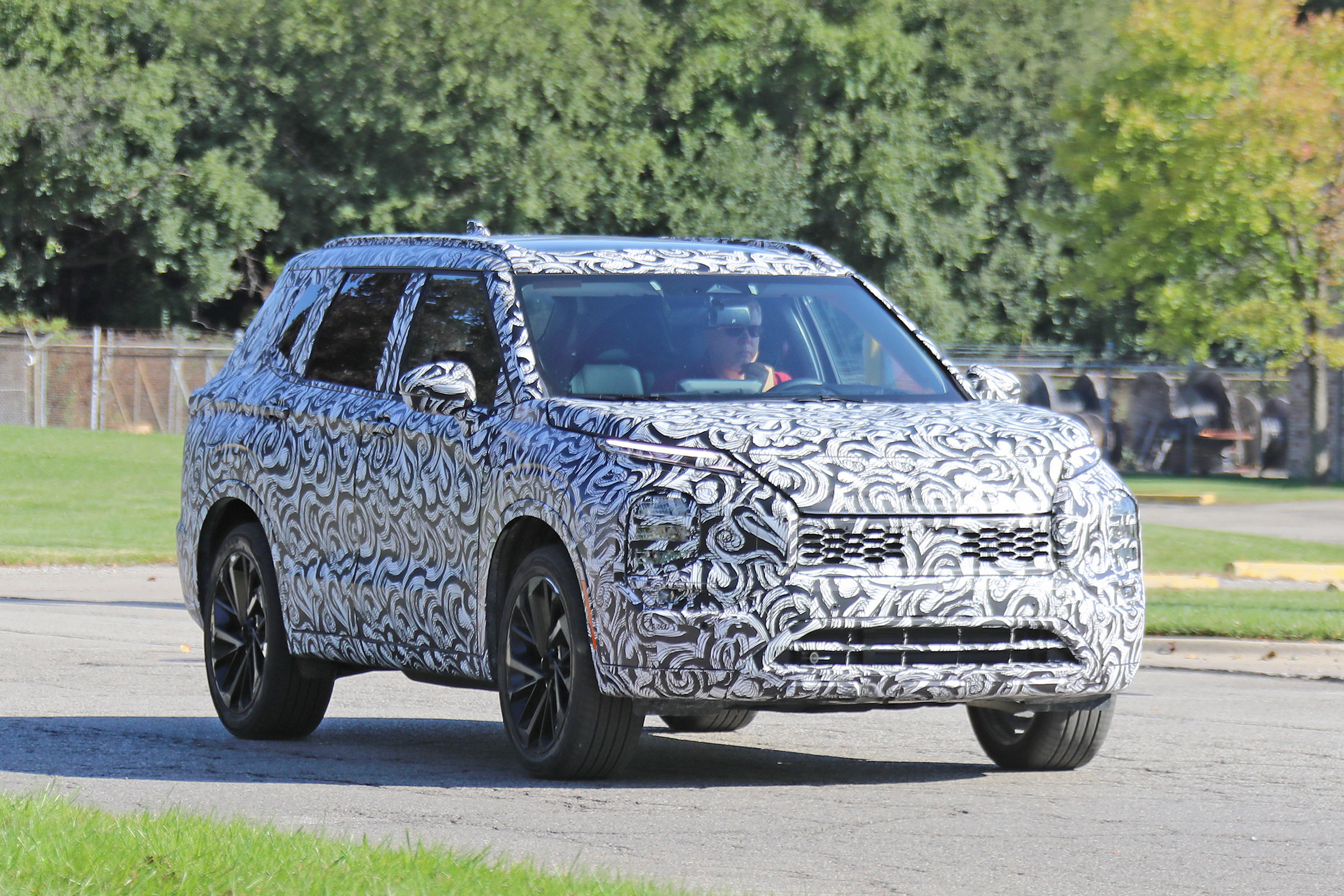 2020 Mitsubishi Outlander - Front 3/4 dynamic