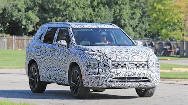 2020 Mitsubishi Outlander - Front 3/4 dynamic