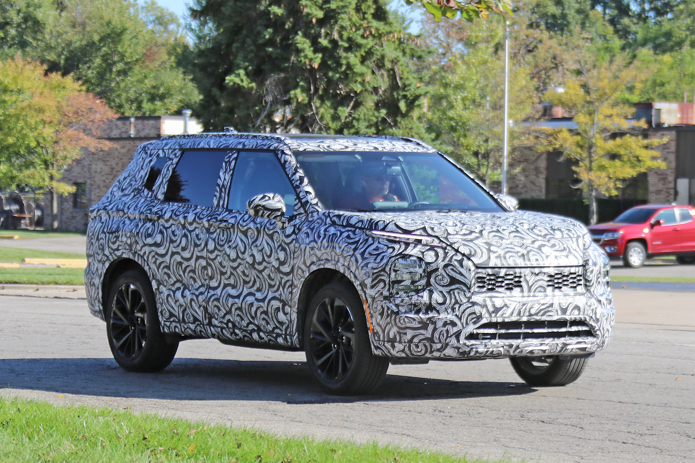 2020 Mitsubishi Outlander - Front 3/4 dynamic view