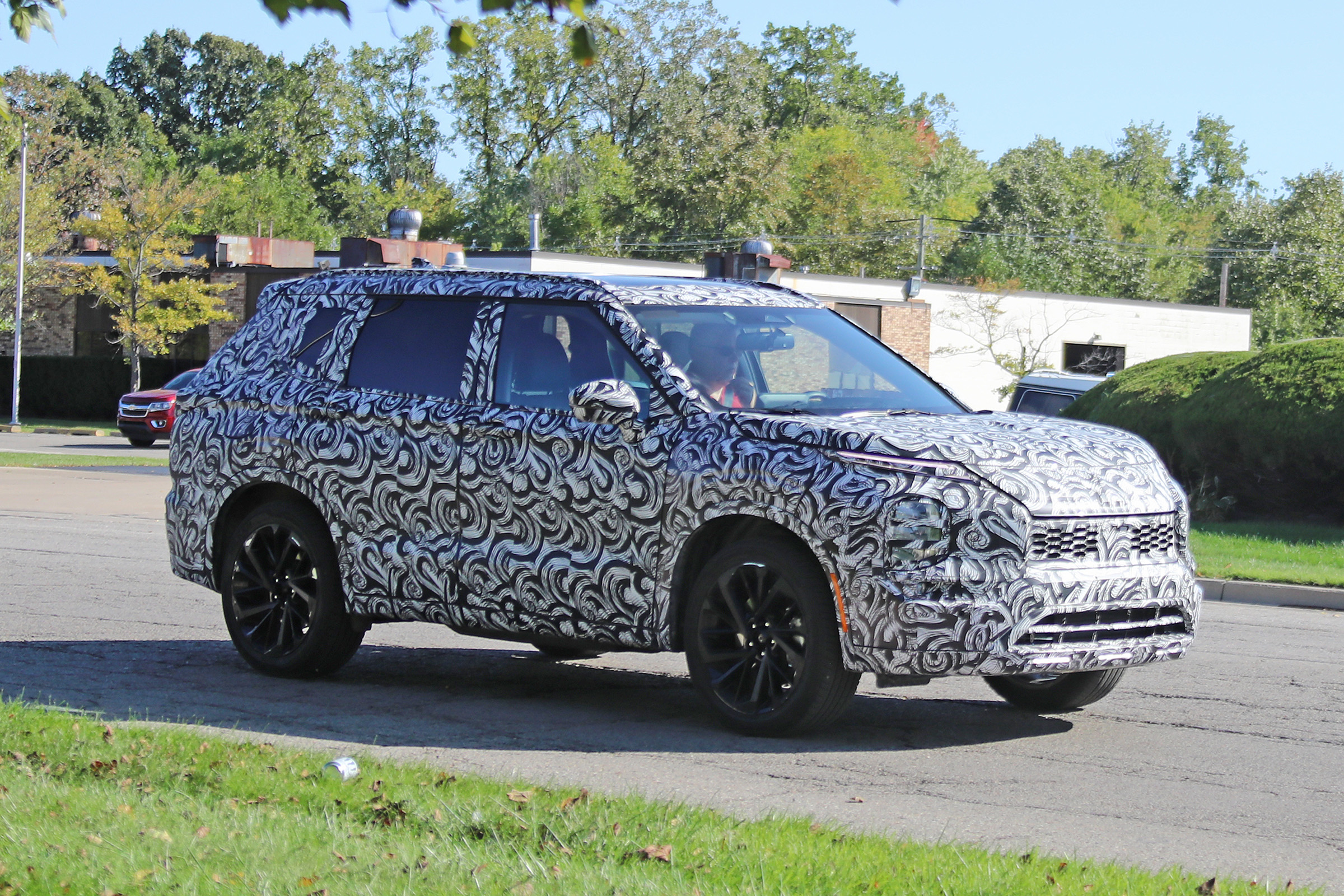 2020 Mitsubishi Outlander - Front 3/4 dynamic profile