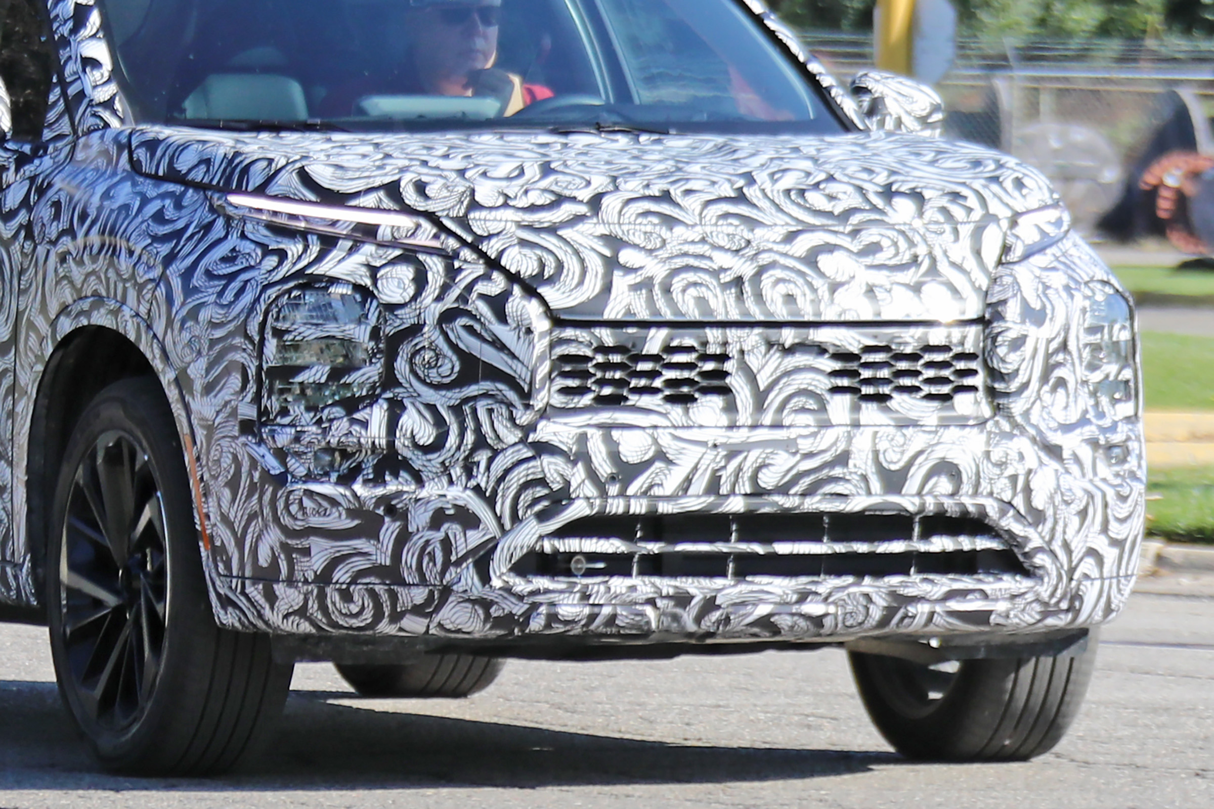 2020 Mitsubishi Outlander - Front end zoom