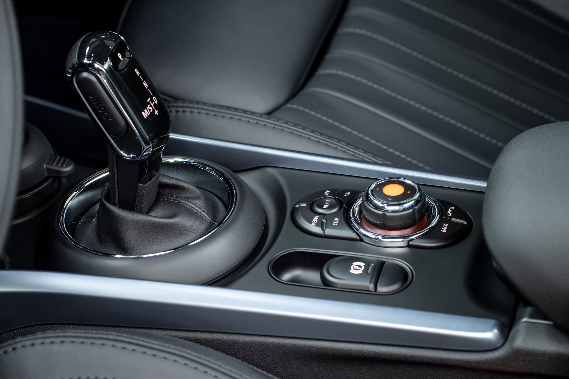 2019 MINI Clubman - central console detail