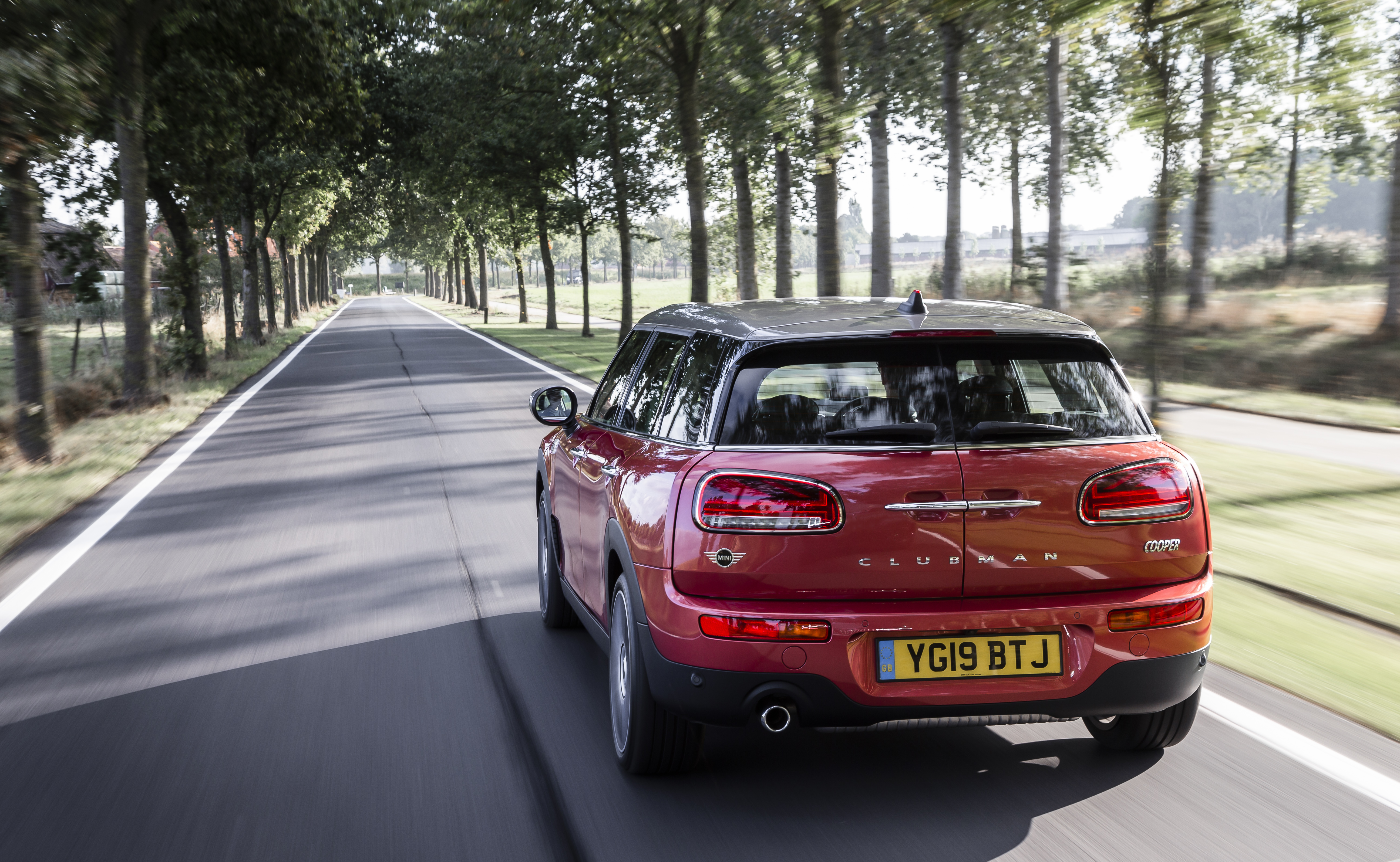 2019 MINI Clubman - Rear nearside 3/4 dynamic view