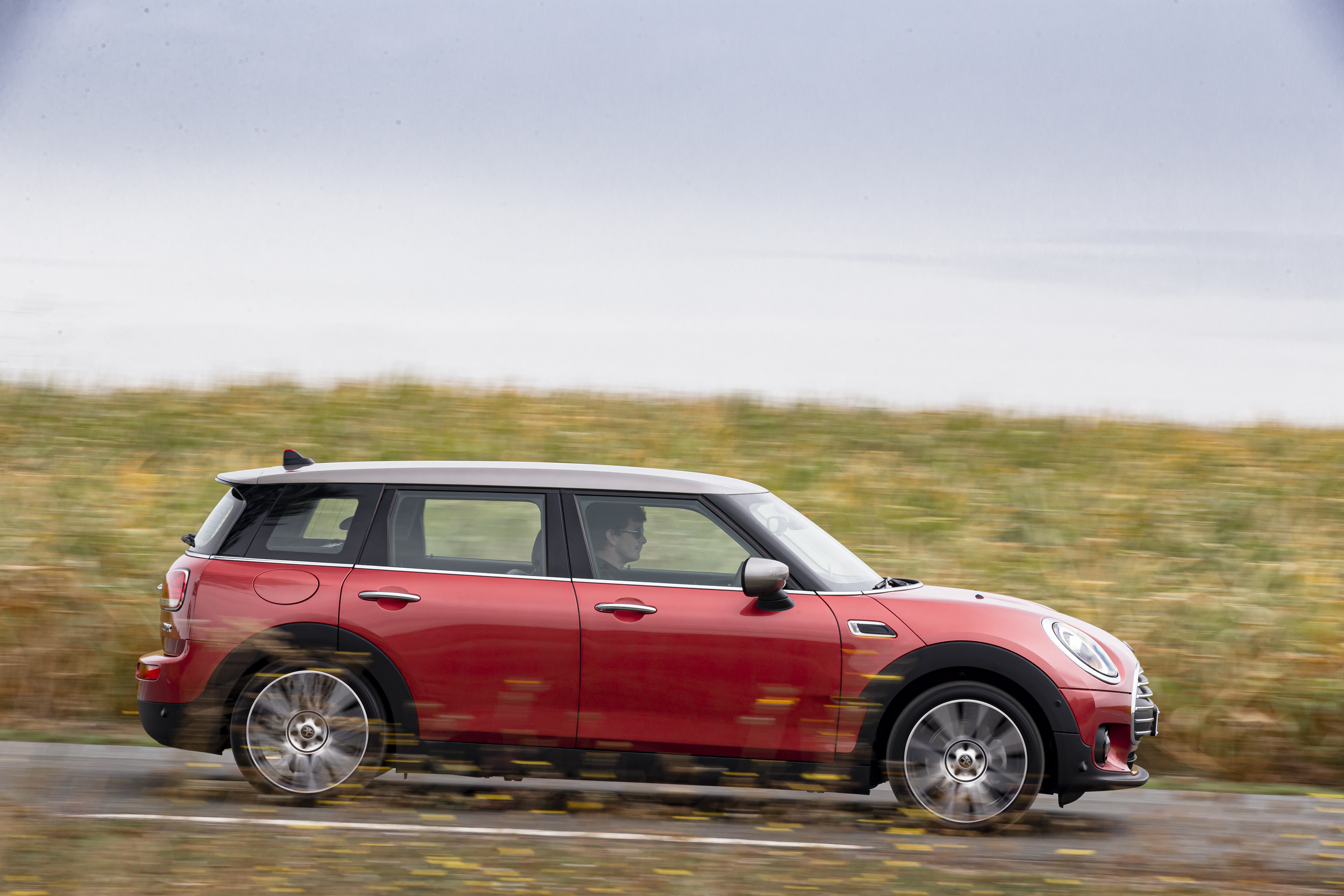 2019 MINI Clubman - side profile dynamic view