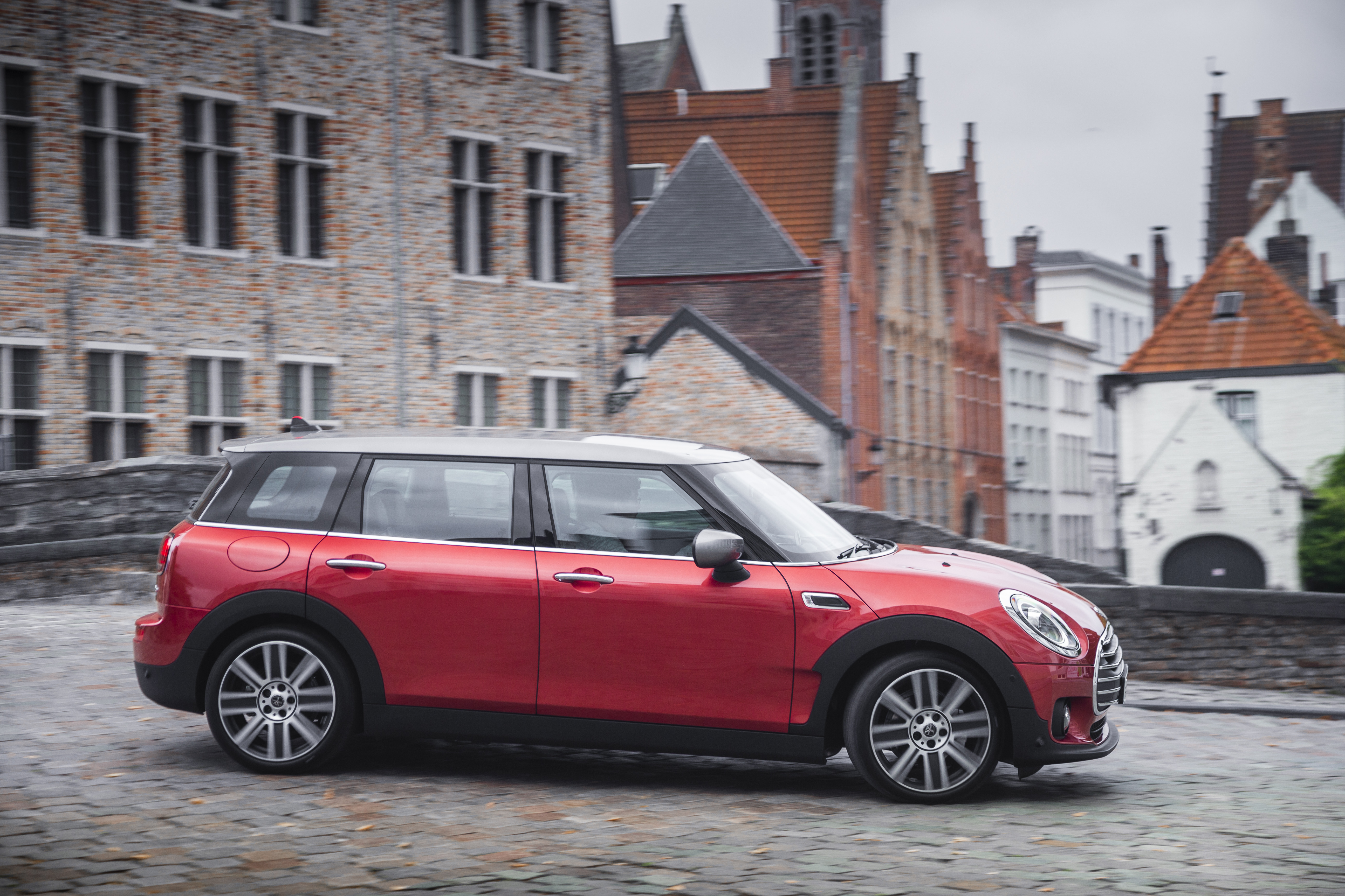 2019 MINI Clubman - Side dynamic view