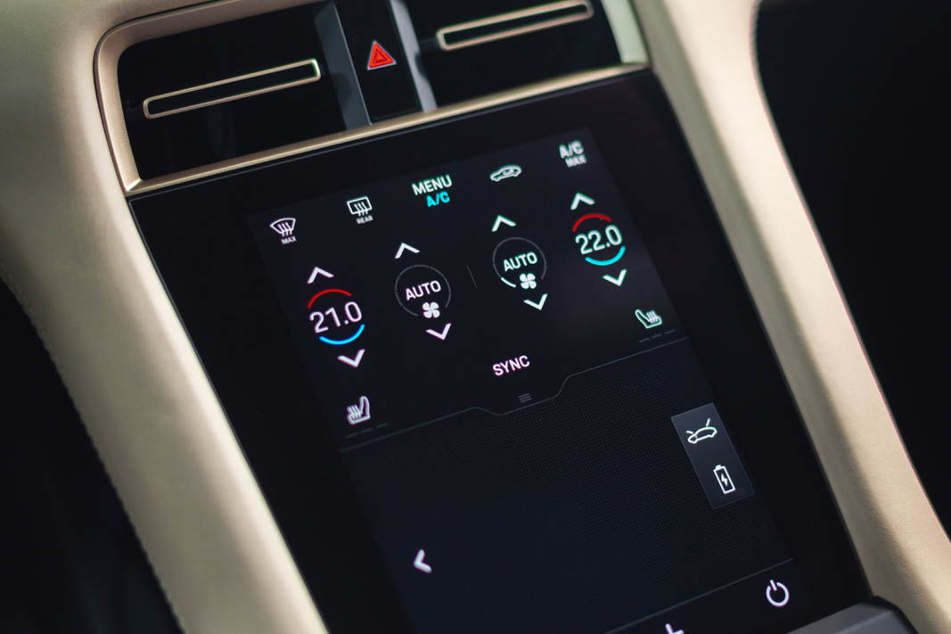 2020 Porsche Taycan - front centre console air conditioning close up 
