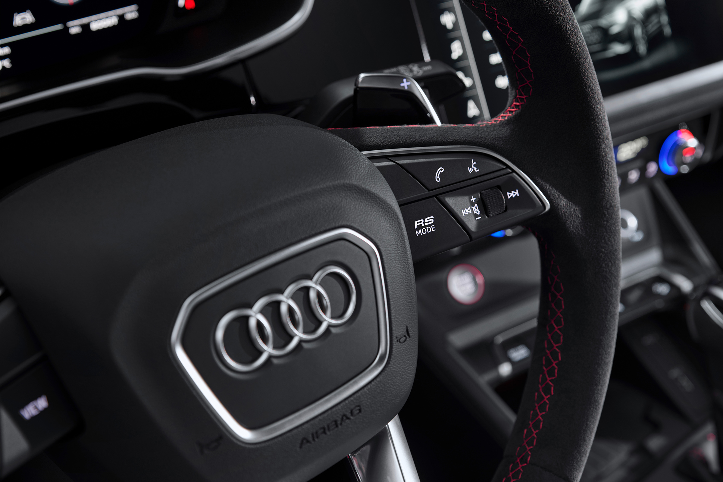 Audi RS Q3 steering wheel buttons