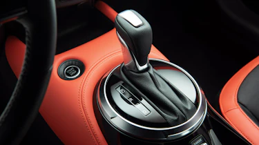New Nissan Juke gear lever with orange accents