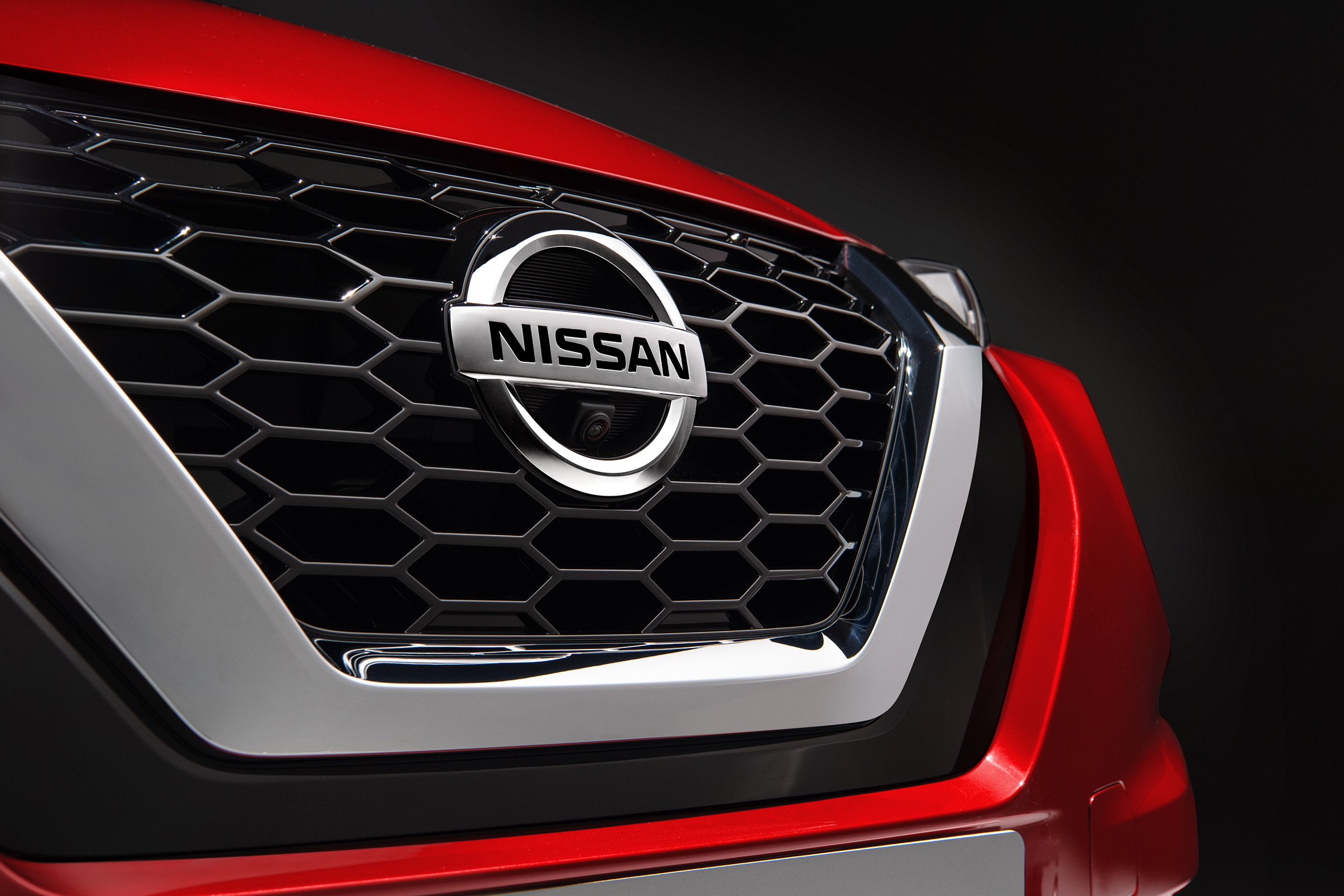 New Nissan Juke grille with Nissan badge