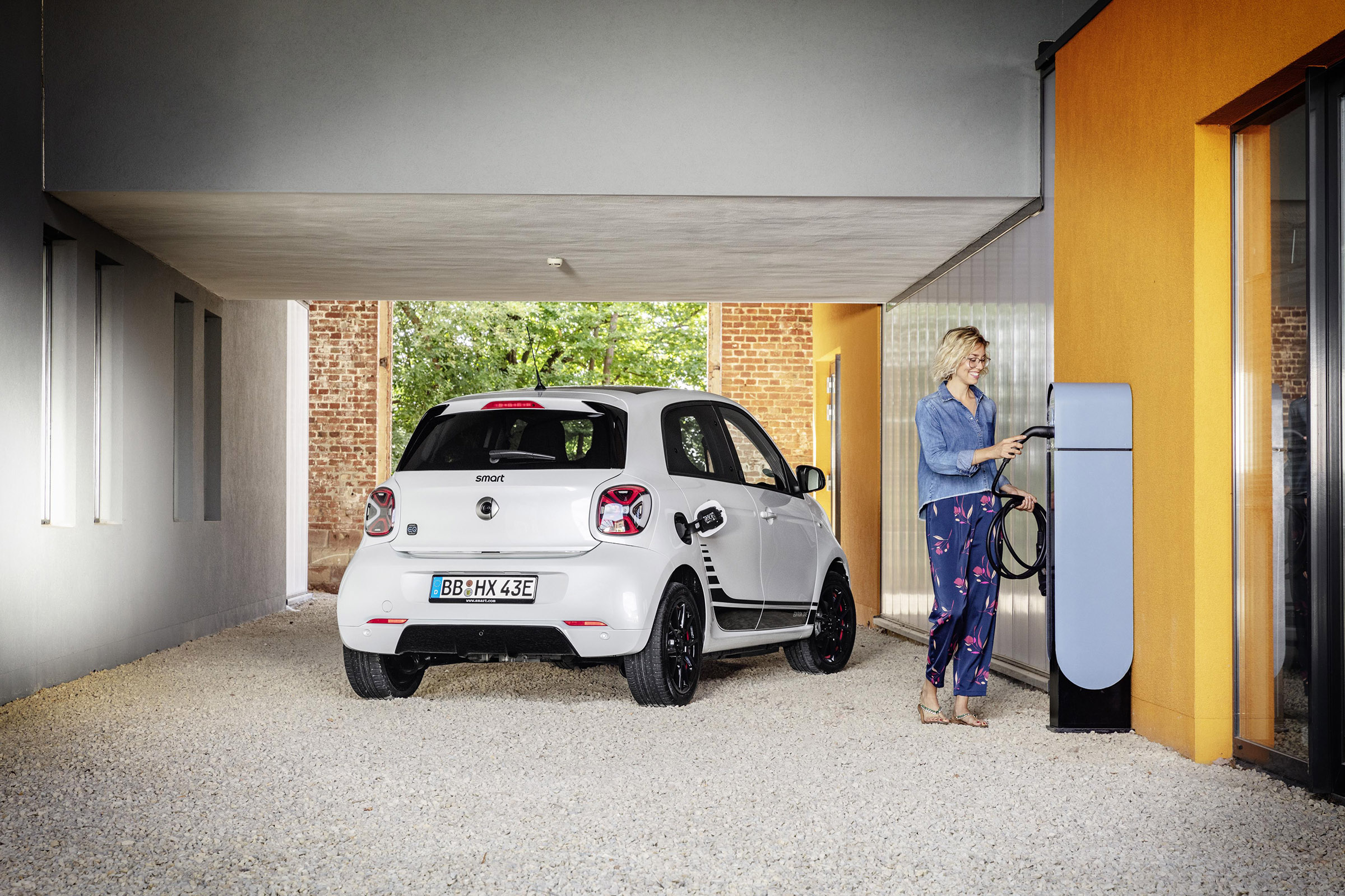 Smart EQ ForFour charging