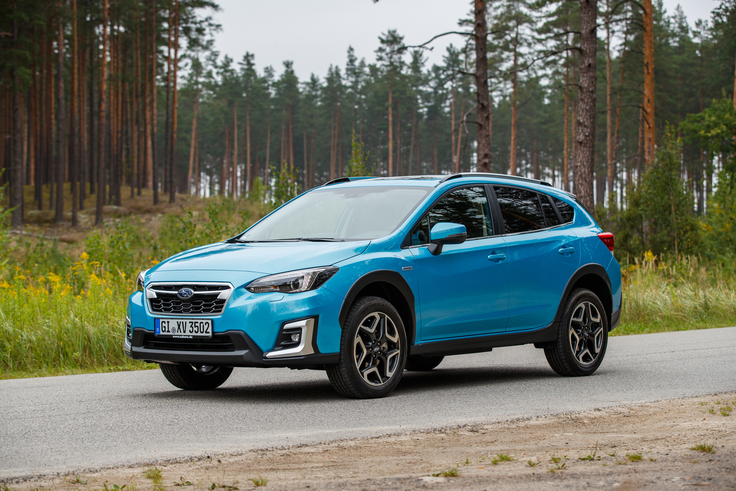 Subaru XV e-Boxer - front 3/4 view