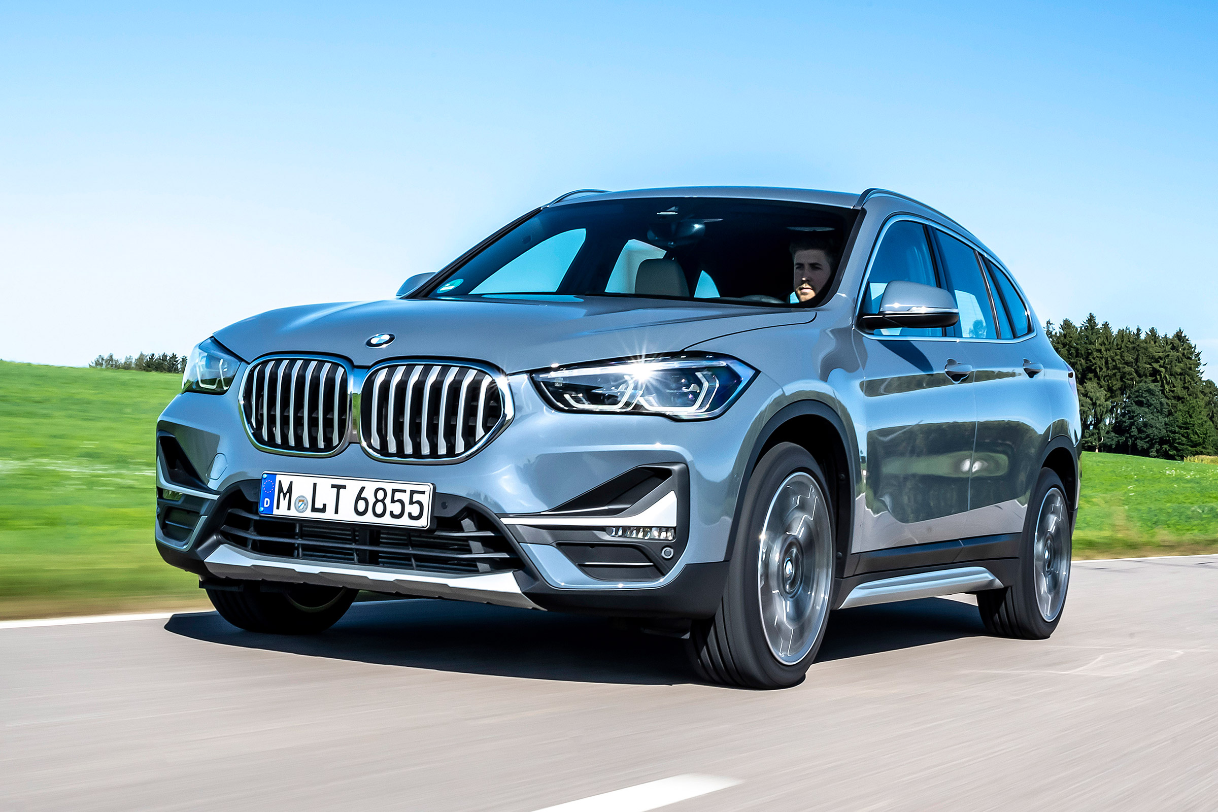 BMW X1 SUV front 3/4 tracking