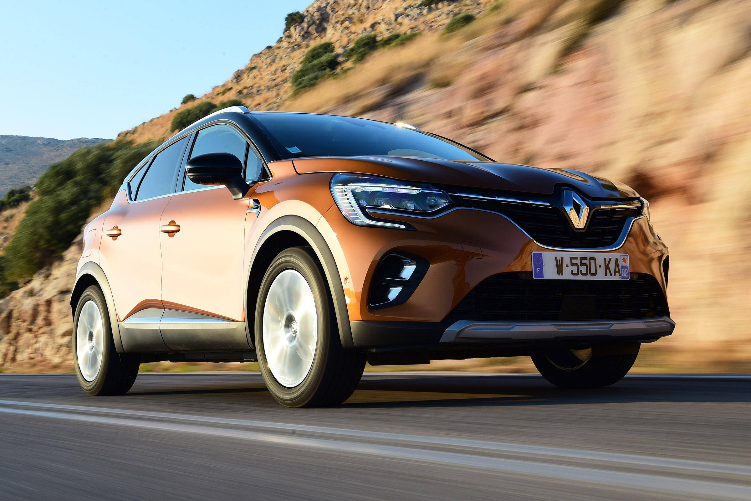 Renault Captur SUV front 3/4 driving