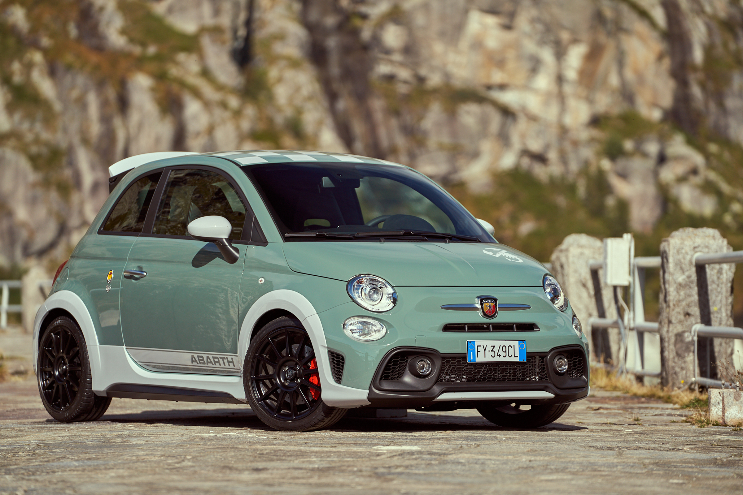 Abarth 695 70th Anniversario - front 3/4 static wide view