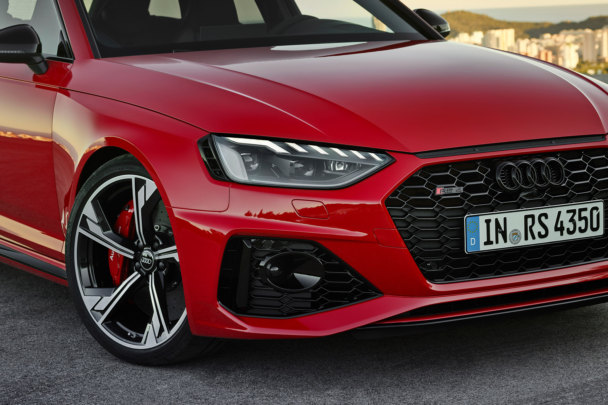 Audi RS4 Avant front end