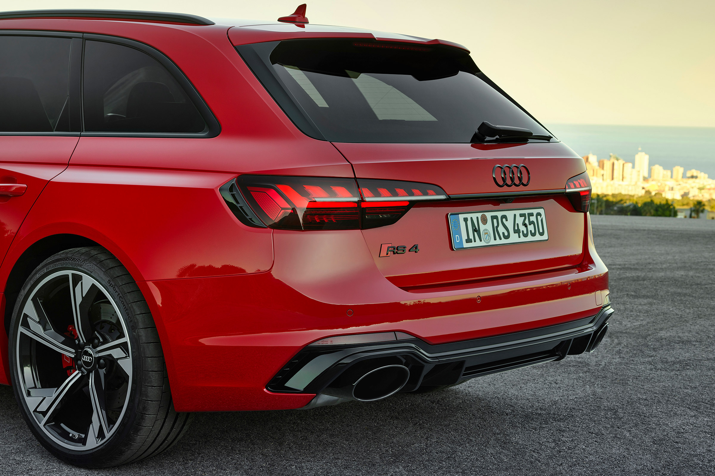 Audi RS4 Avant rear end